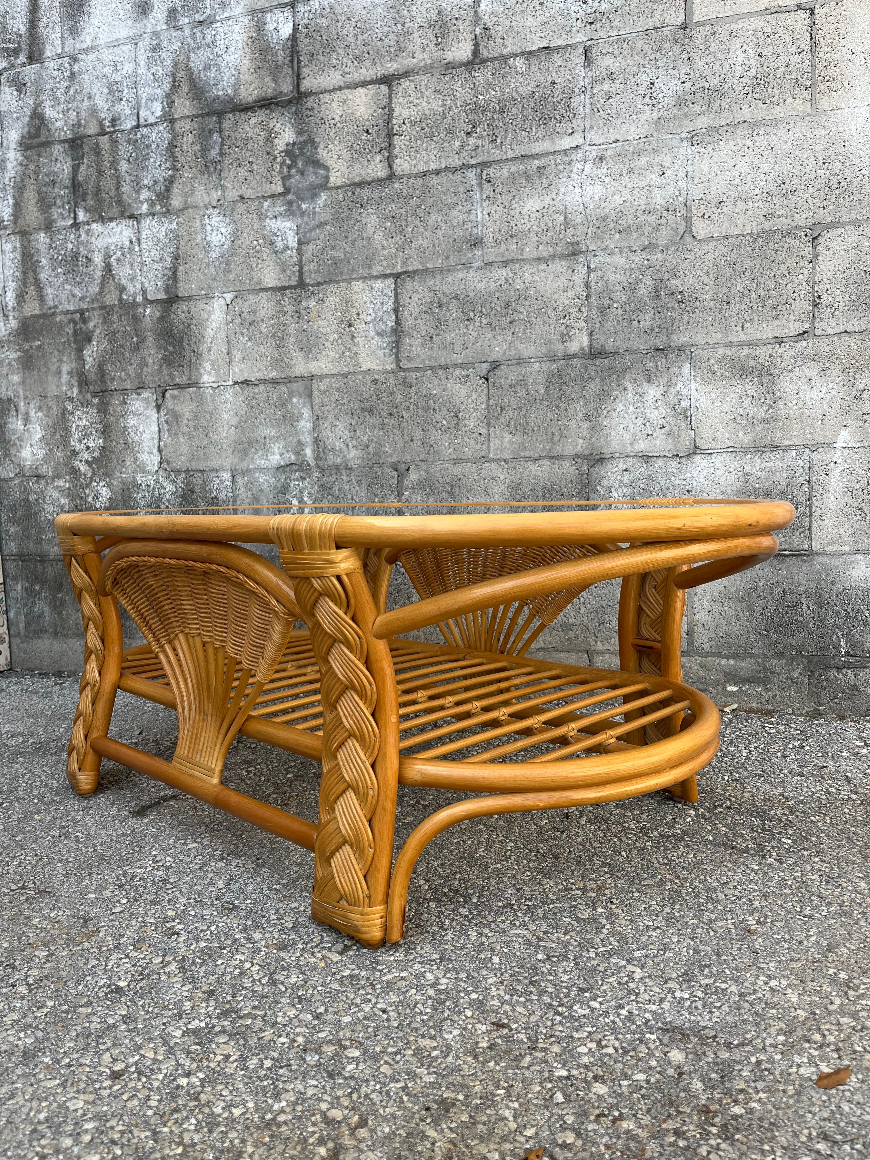 Fin du 20e siècle Table basse de style côtier en rotin tressé et osier. Circa 1980 en vente