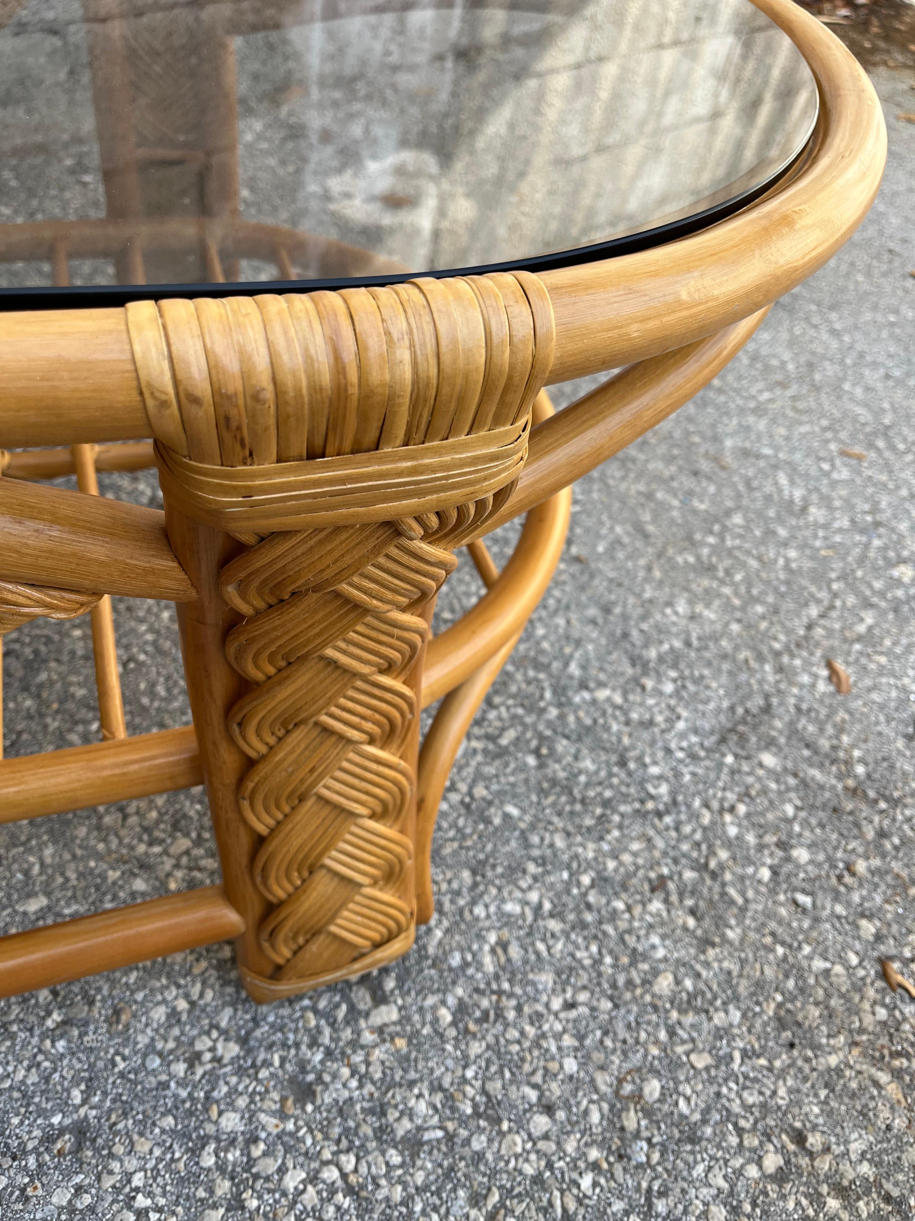 Table basse de style côtier en rotin tressé et osier. Circa 1980 en vente 2