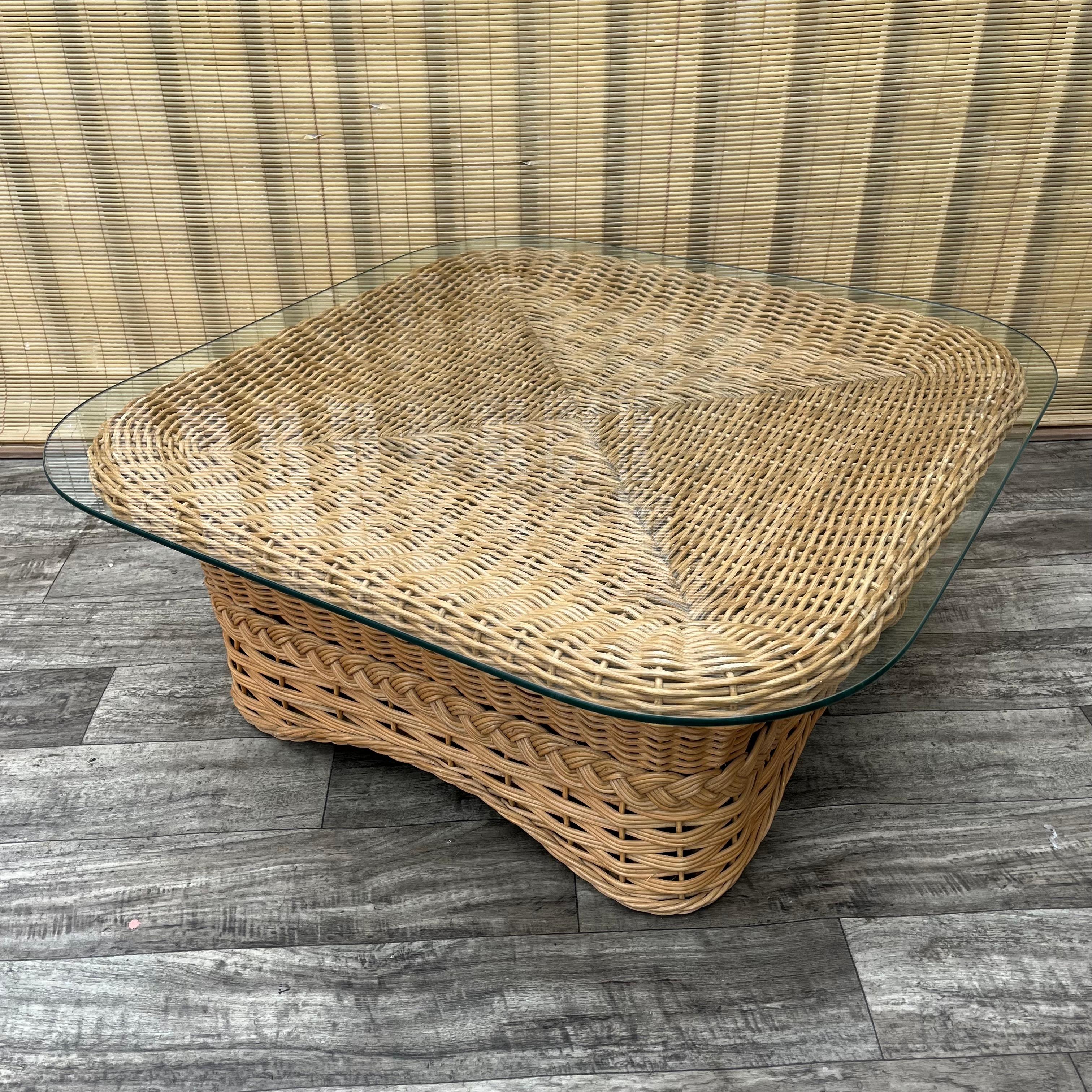 Table basse en rotin tressé de style côtier. Circa 1980 en vente 12