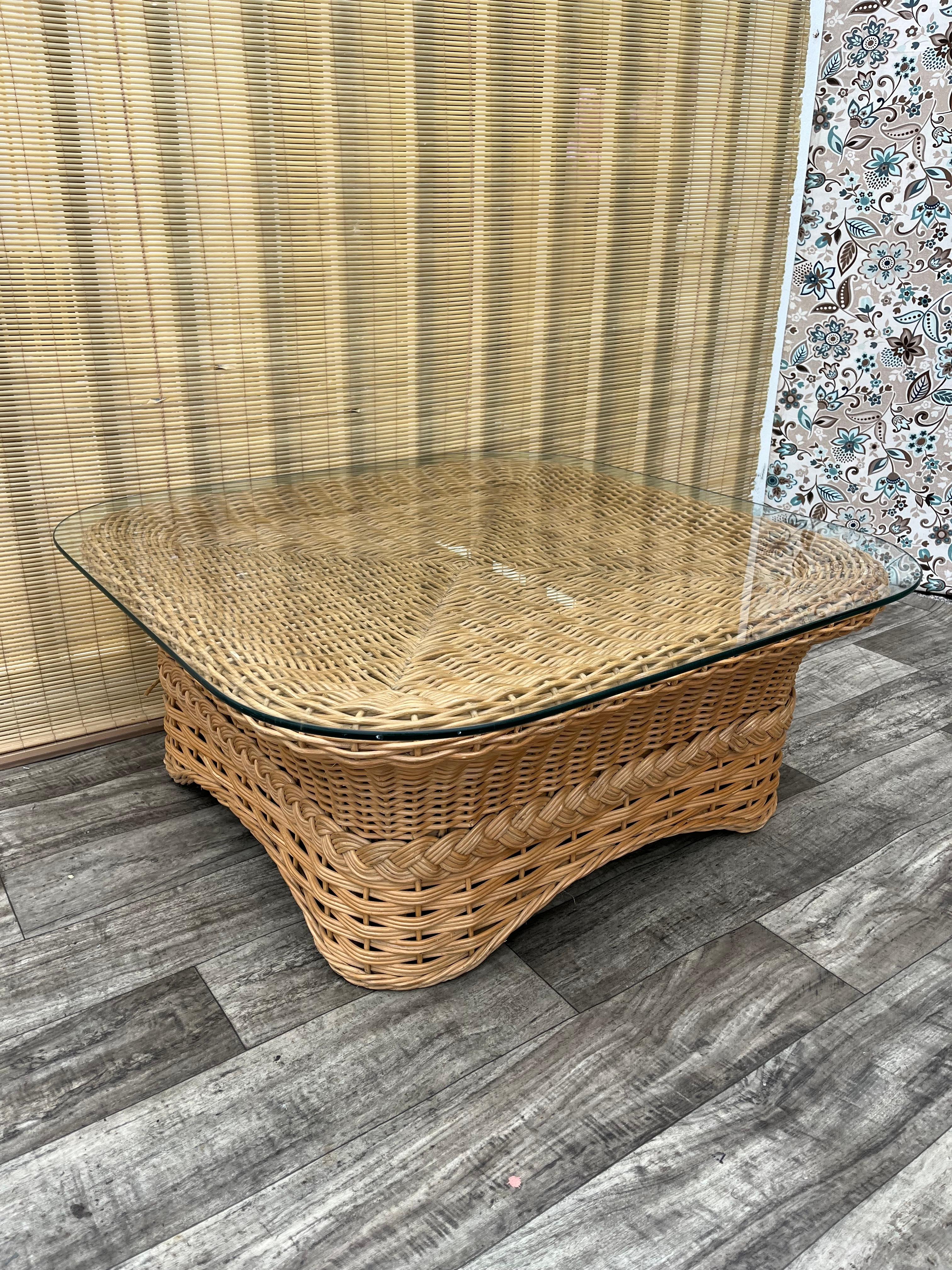 Table basse en rotin tressé de style côtier. Circa 1980 Bon état - En vente à Miami, FL