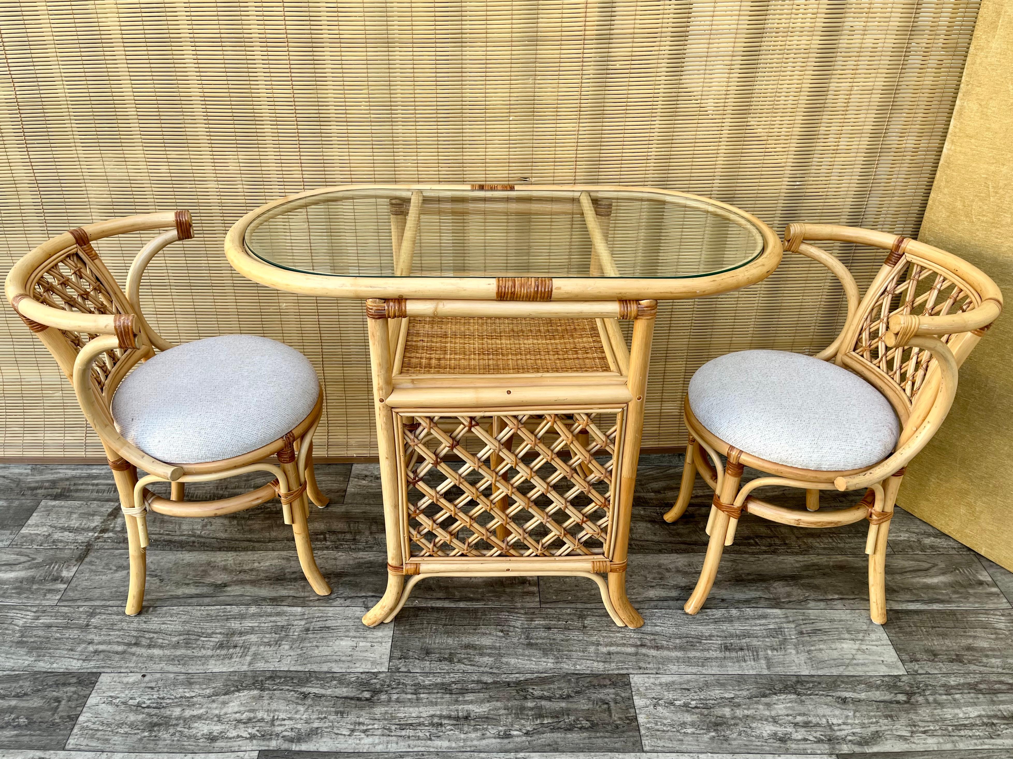 Set colazione/dinette a due posti in vimini e rattan in stile costiero. Circa anni '80 in vendita 3