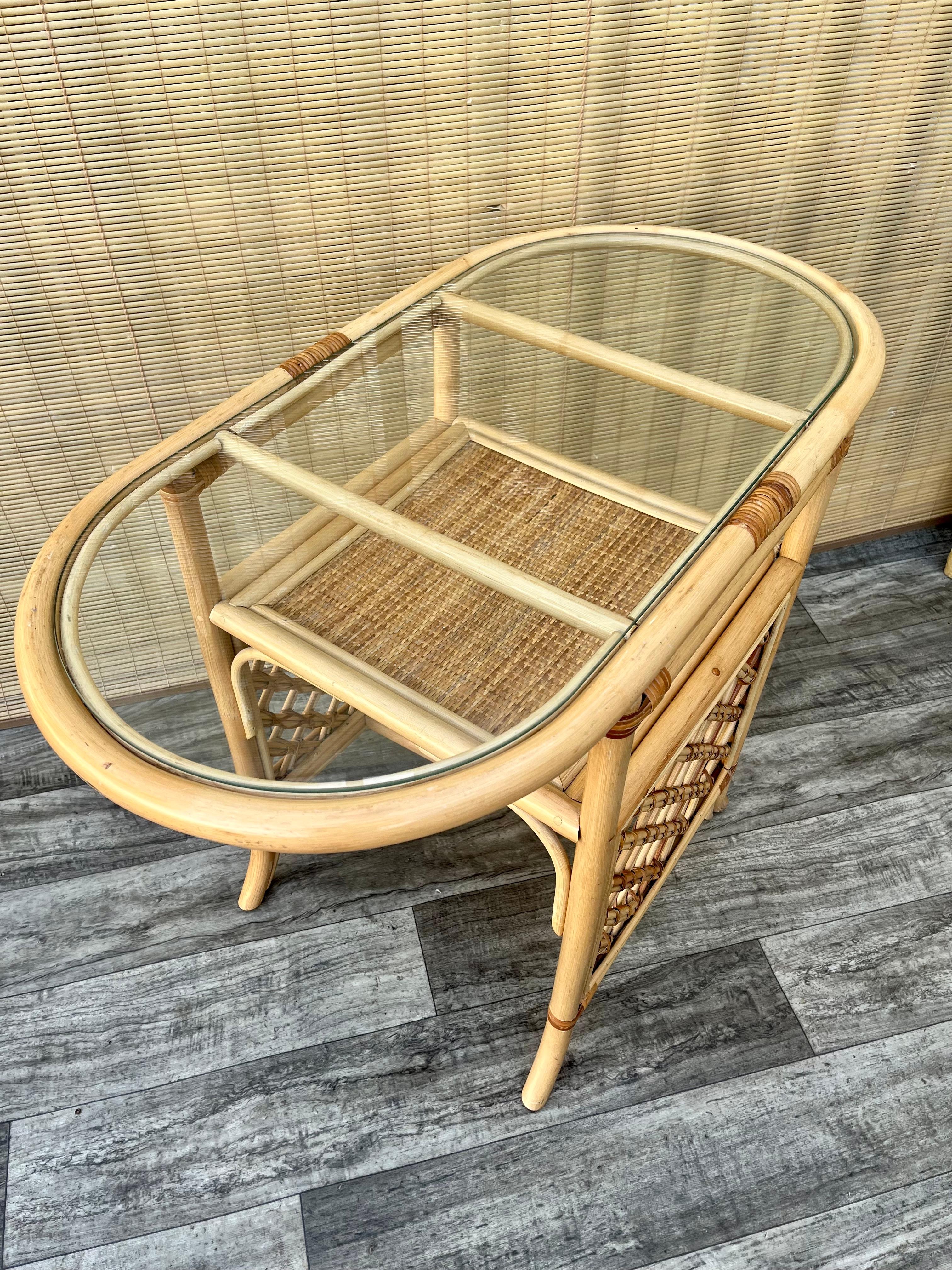 Set colazione/dinette a due posti in vimini e rattan in stile costiero. Circa anni '80 in vendita 9
