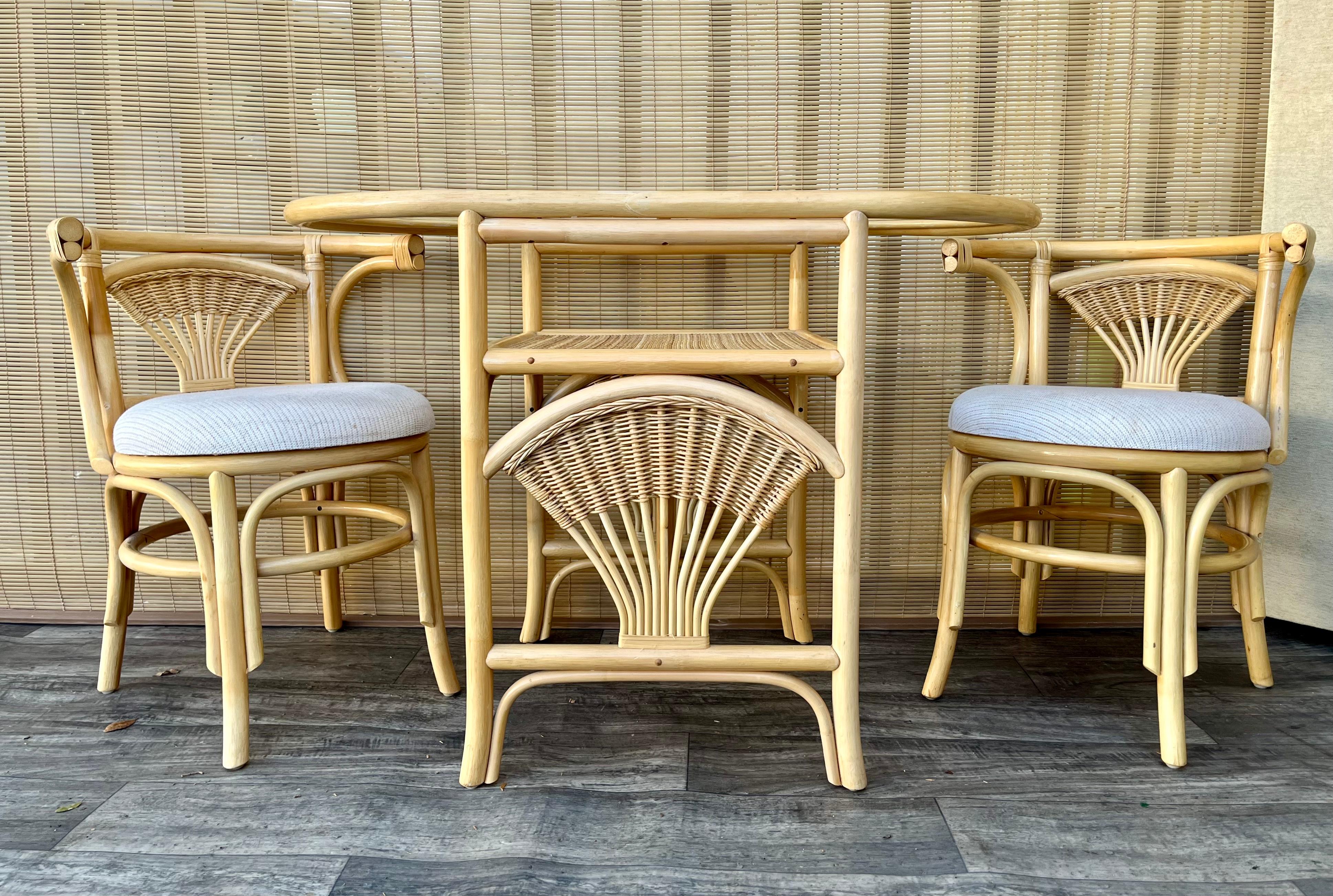Coastal Style Rattan and Wicker Two Seat Breakfast /Dinette Set. Circa 1980s In Good Condition In Miami, FL
