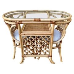 Conjunto de Desayuno/Dinette de dos plazas de ratán y mimbre de estilo costero. Alrededor de 1980