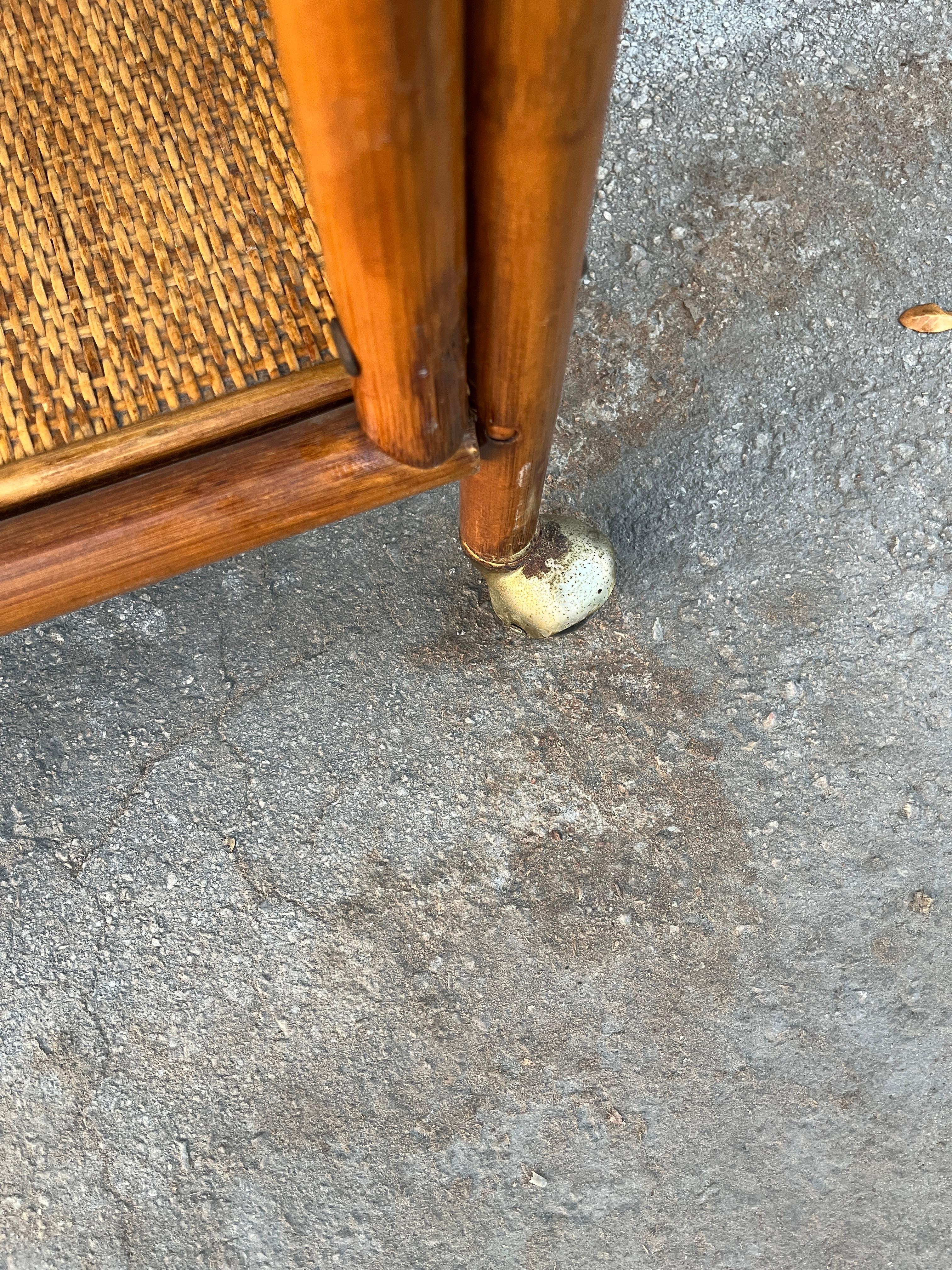 Coastal Style Rattan Dry Bar/ Serving Cart. Circa 1970s For Sale 4