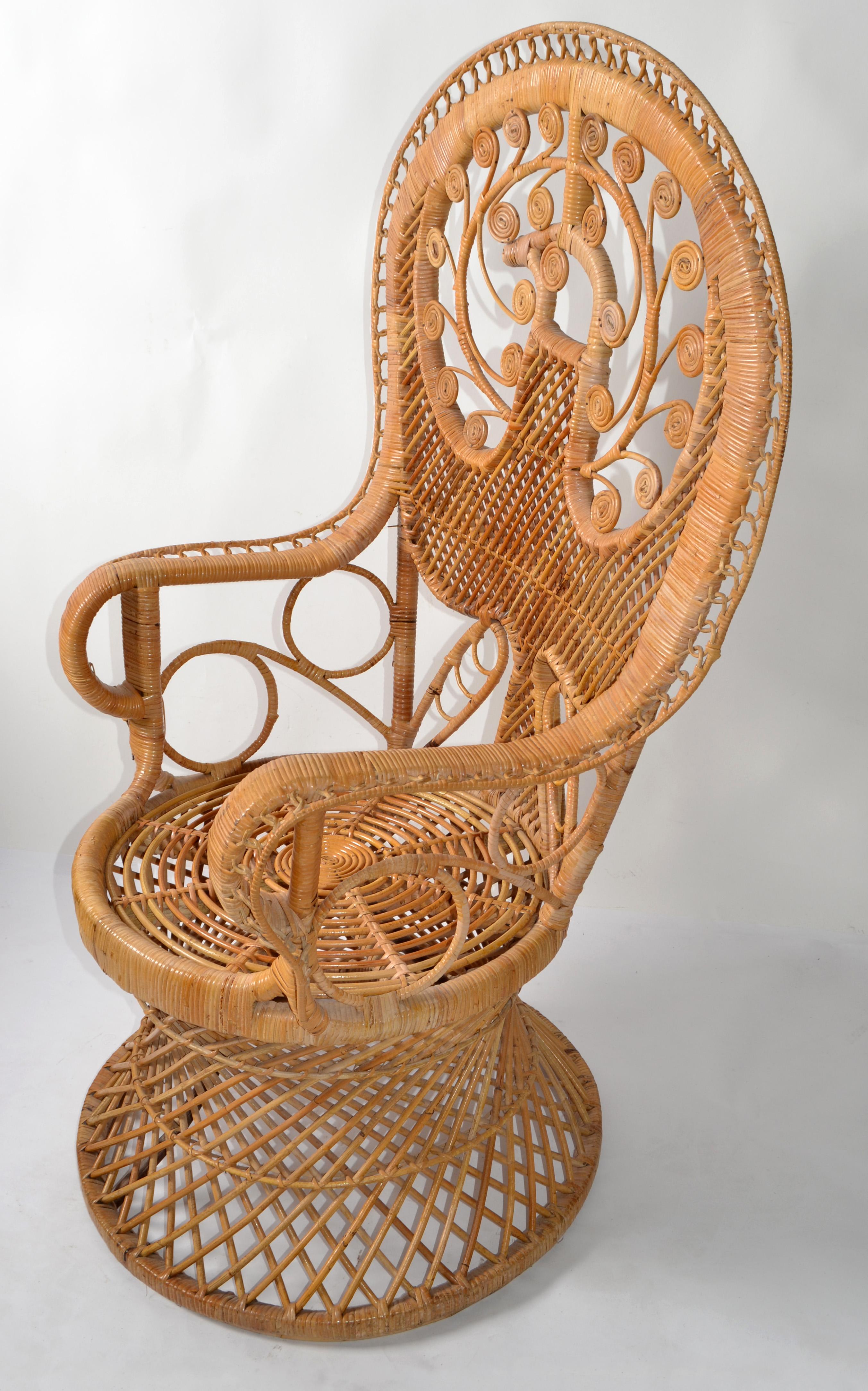 Set of Coastal Vintage Round Rattan Accent Glass Table with Hand-Woven Wicker Caning Peacock Throne Chair.
Meticulous detailed vintage woven rattan Peacock High back Armchair that will look fabulous indoors or outdoors.
The Duo features a Bohemian