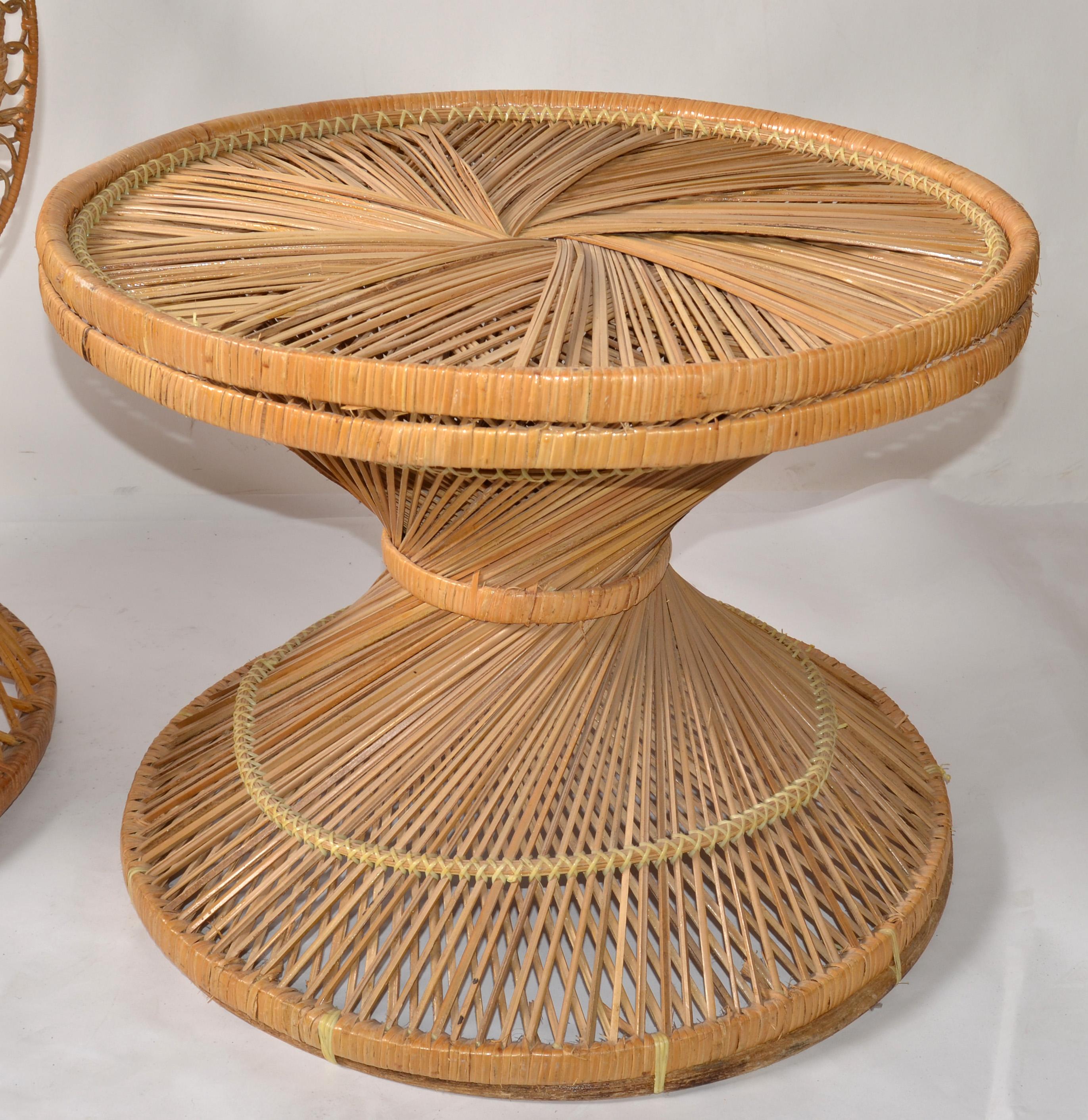 Coastal Vintage Round Rattan Accent Table Hand-Woven Wicker Caning Peacock Chair For Sale 2