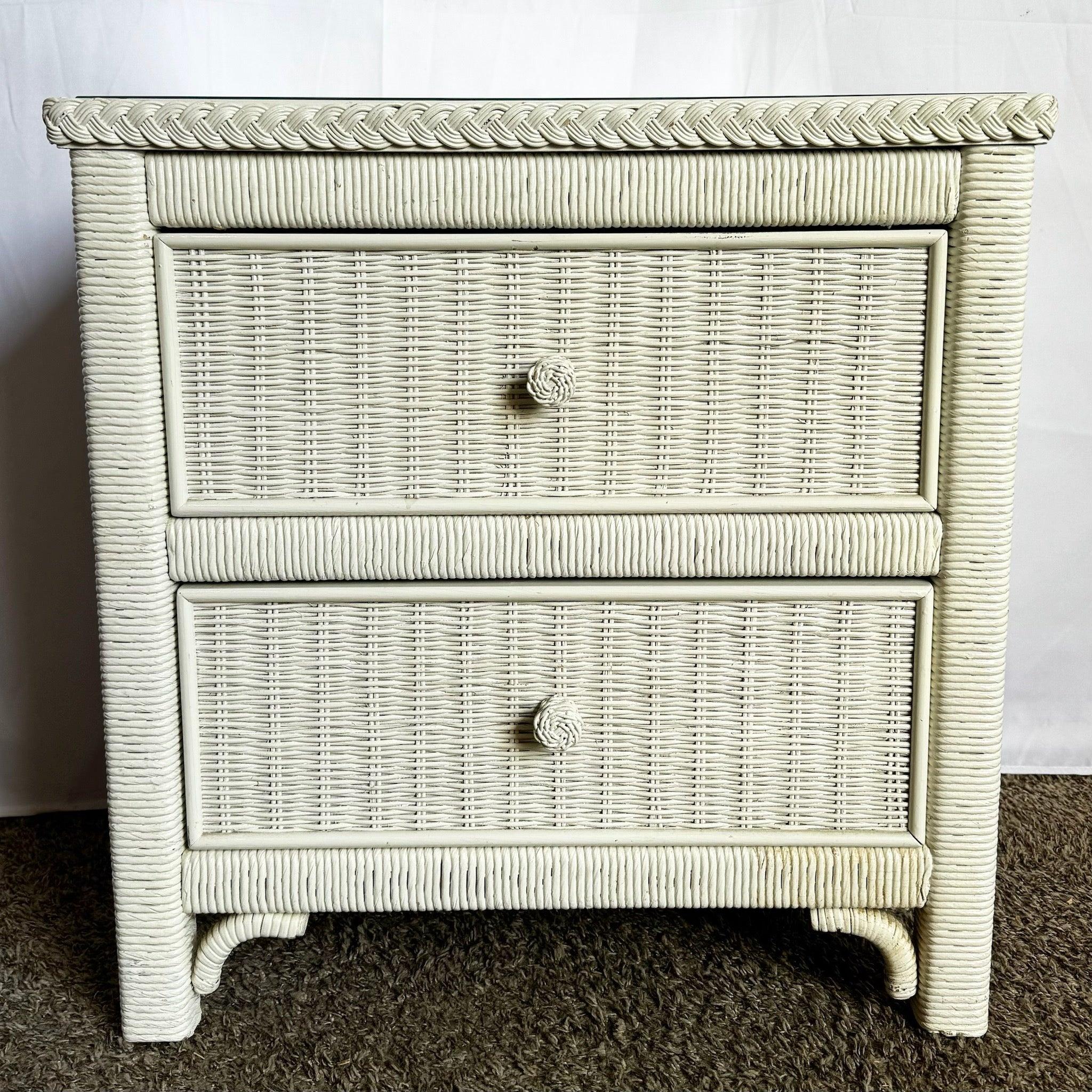 Coastal White Henry Link Wicker Nightstand by Lexington In Good Condition For Sale In Delray Beach, FL