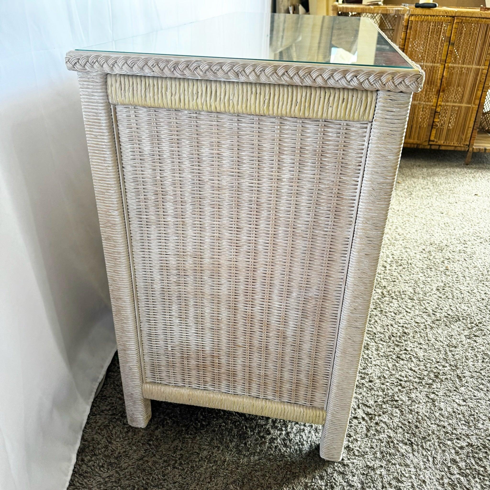 Coastal White Washed Henry Link Wicker Dresser by Lexington - 6 Drawers In Good Condition For Sale In Delray Beach, FL