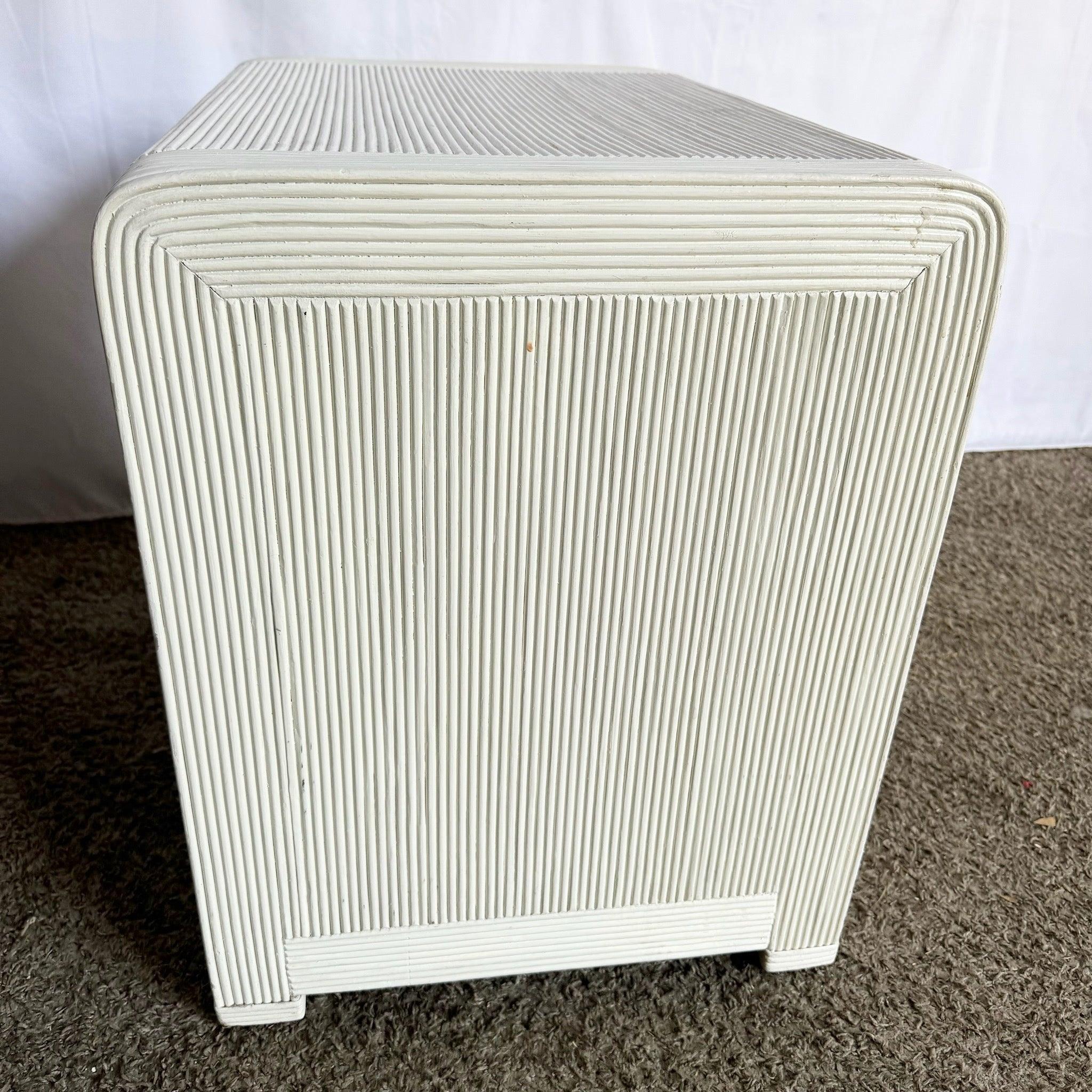 Coastal White Wavy Pencil Reed Nightstand Bon état - En vente à Delray Beach, FL
