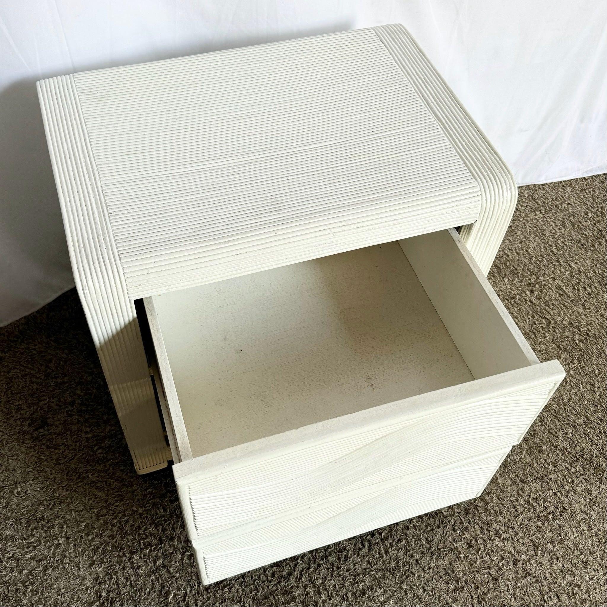 Fin du 20e siècle Coastal White Wavy Pencil Reed Nightstand en vente