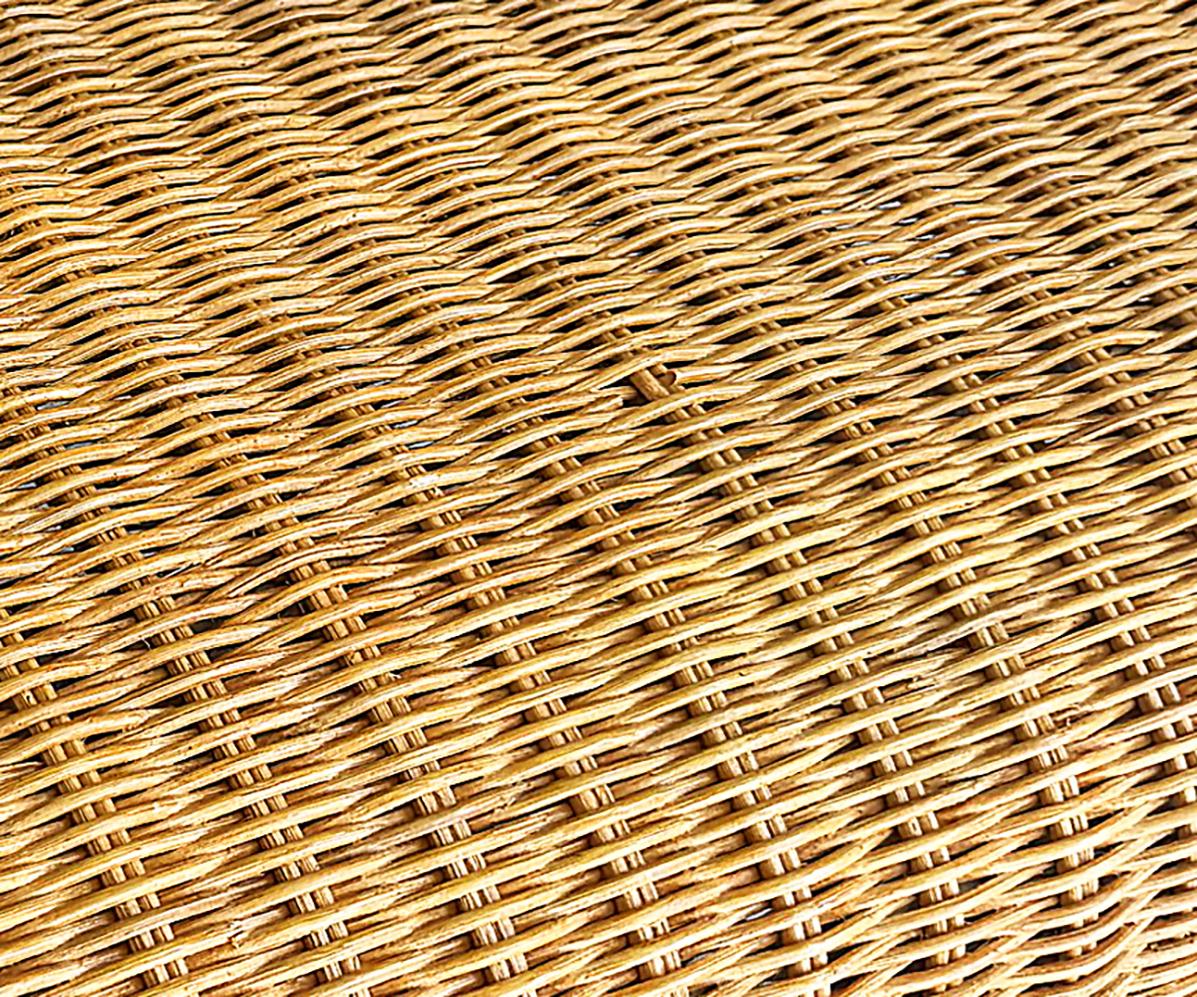 Mesa baja Coastal Woven de mimbre natural en cascada en venta 2