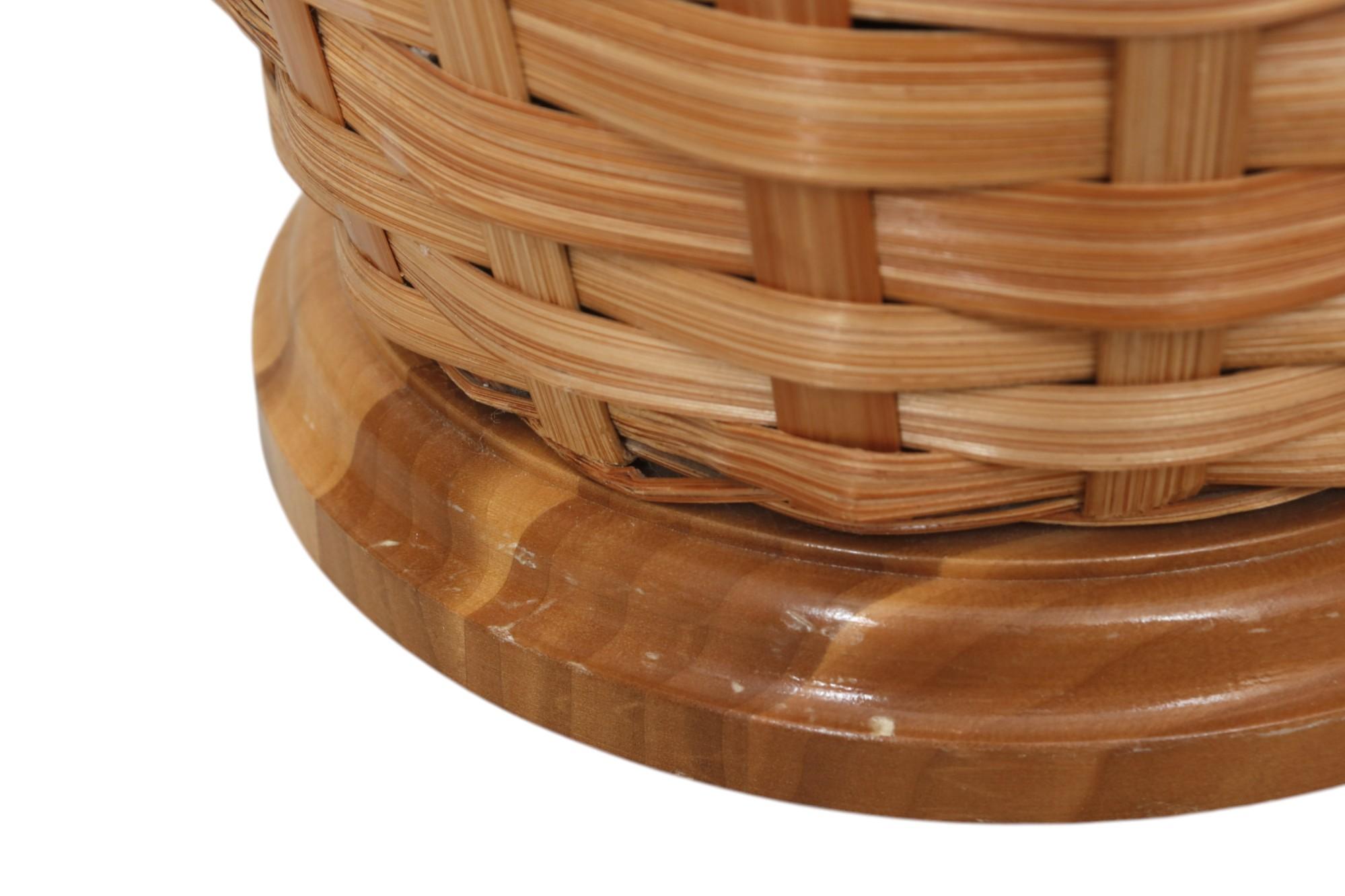 Paire de lampes de table en osier tressé de style côtier en vente 3