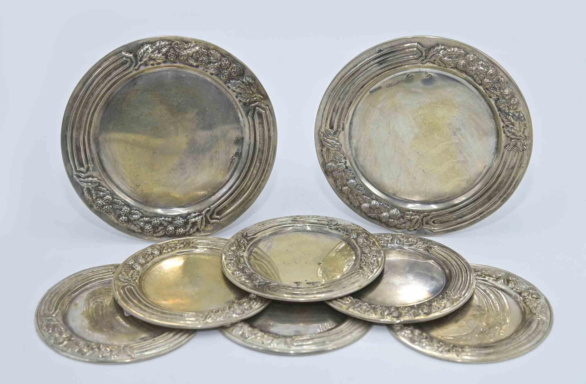 Set of 8 silver coasters. 

Two larger ones with a diameter of 14 cm. ( coaster) 6 small ones with a diameter of 14 cm (coasters) 

Handmade vegetable decorations

Very good conditions! 