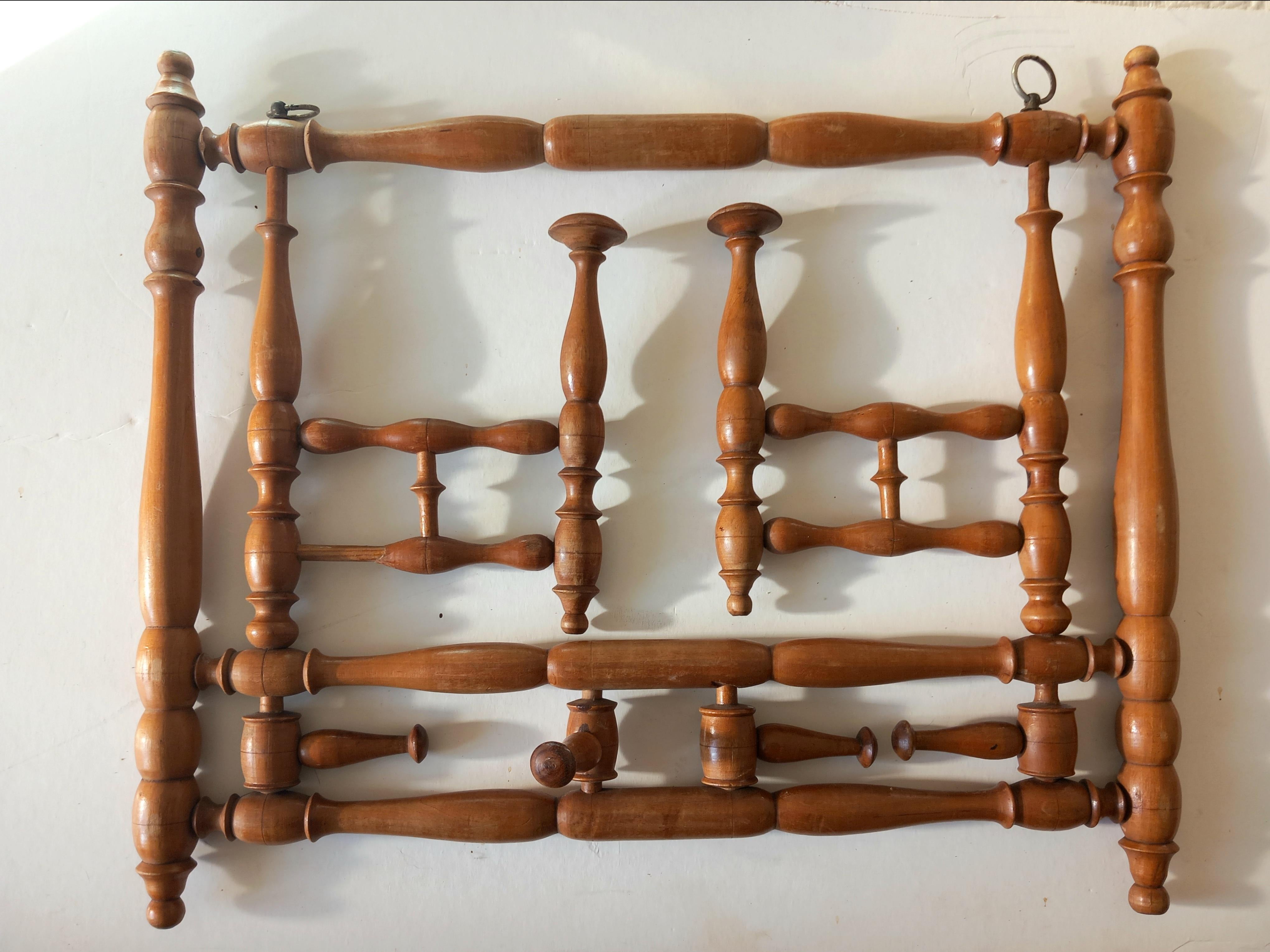 Coat Rack and Hat Tourned Wood with 8 Folding Hooks, Spain, 19th Century In Excellent Condition For Sale In Mombuey, Zamora