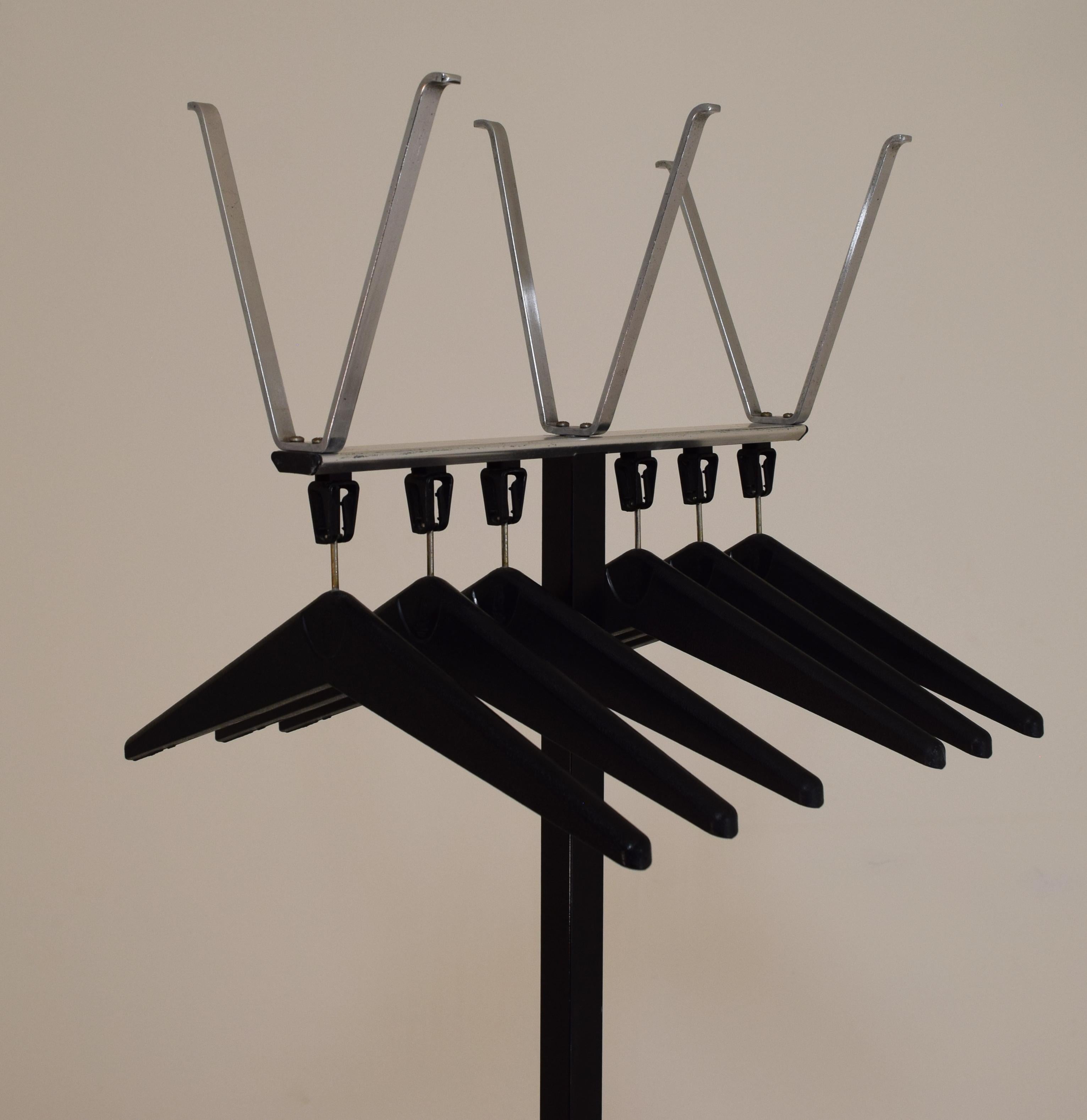 Modernist coat tree produced by Vogel-Peterson circa 1965. 71.5