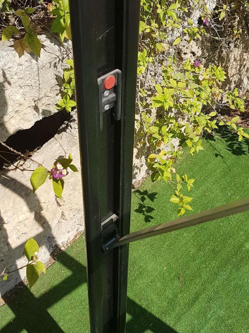 Porte-manteaux et échelle 