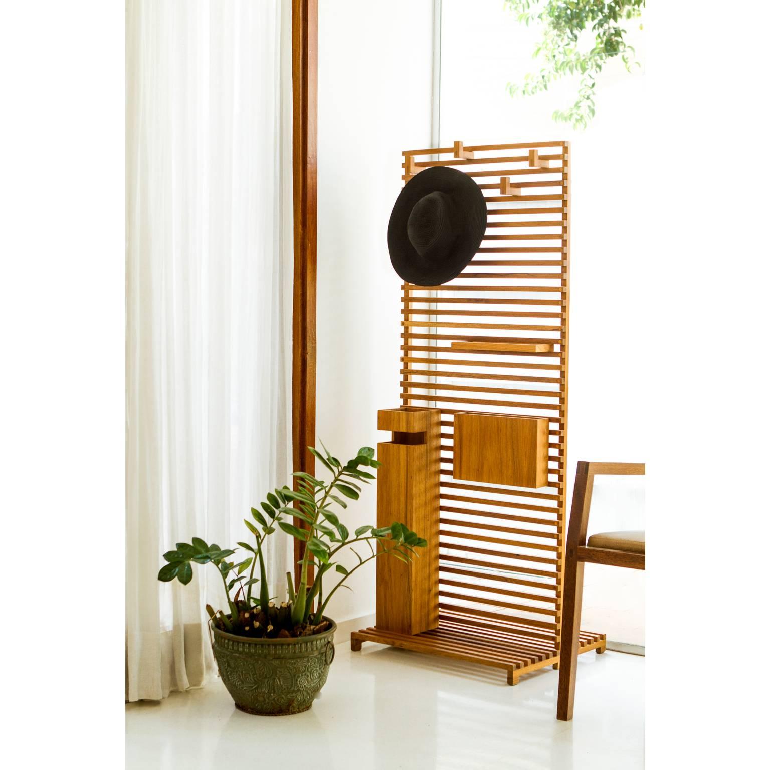 Made in solid brazilian wood Freijó with traditional joint techniques, the coat hanger Clau has hooks, support and niche for cards and umbrella. Can be used can be used in living rooms, receptions, entrance hall and bedrooms. The finishing is in an