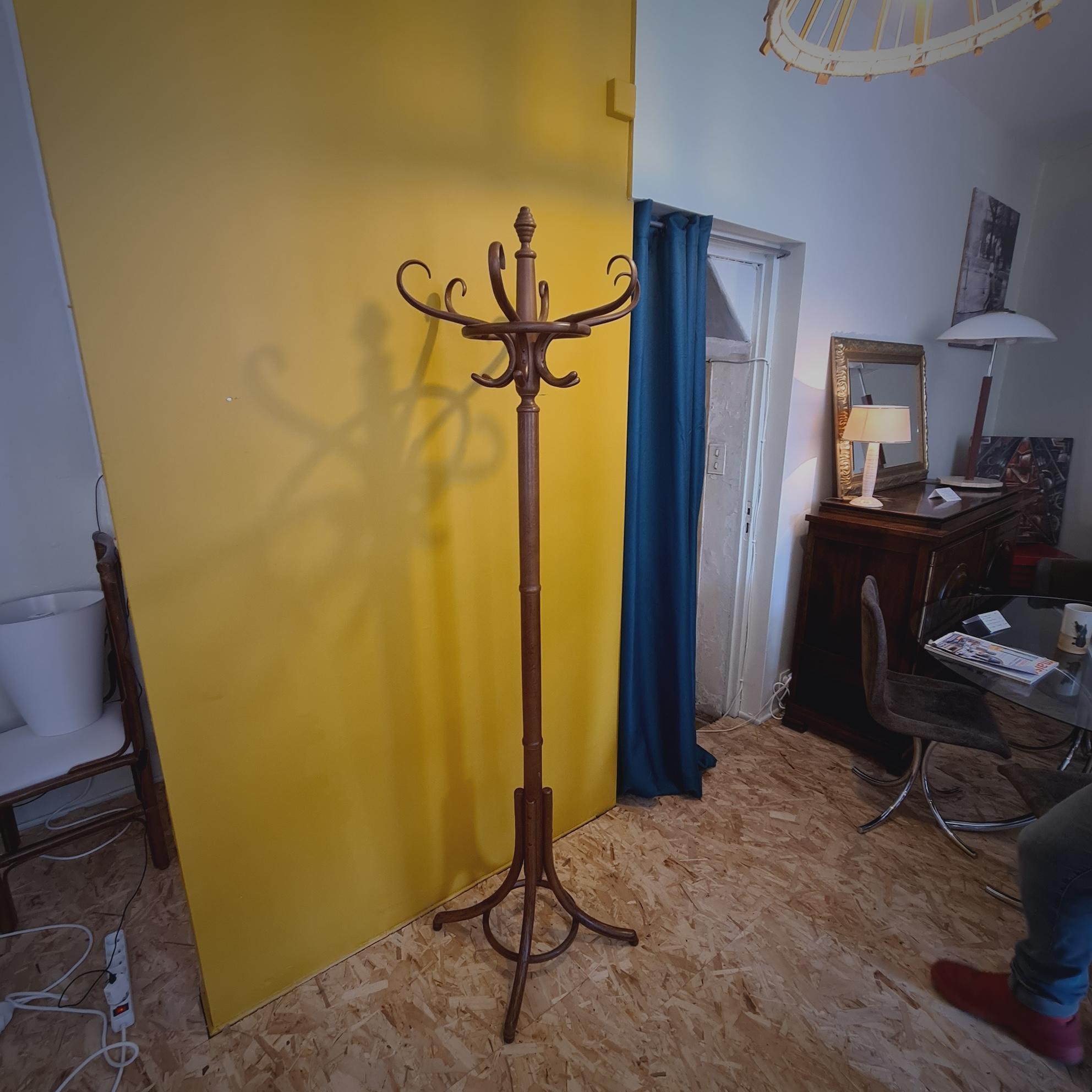 I am offering for sale a magnificent coat rack signed by the designer Radomsko, designed in the iconic Thonet style. This coat rack, combining functionality and aesthetics, is a classic design piece that will bring a touch of elegance to any