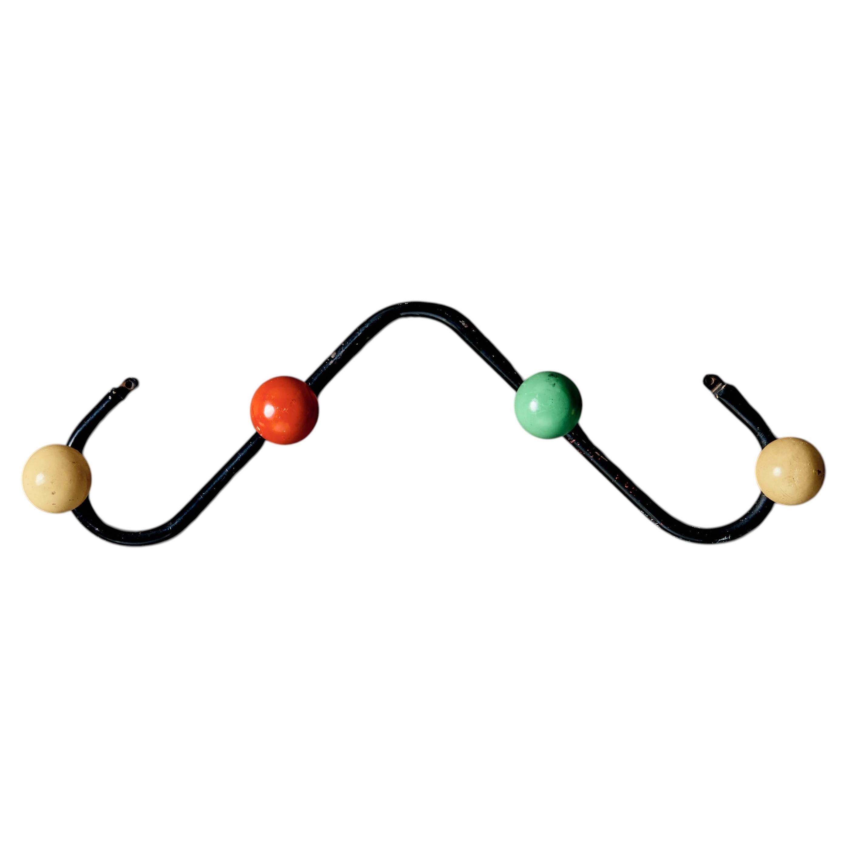Appendiabiti con pomelli in legno multicolori di Roger Feraud per GEO France, anni ’50 in vendita