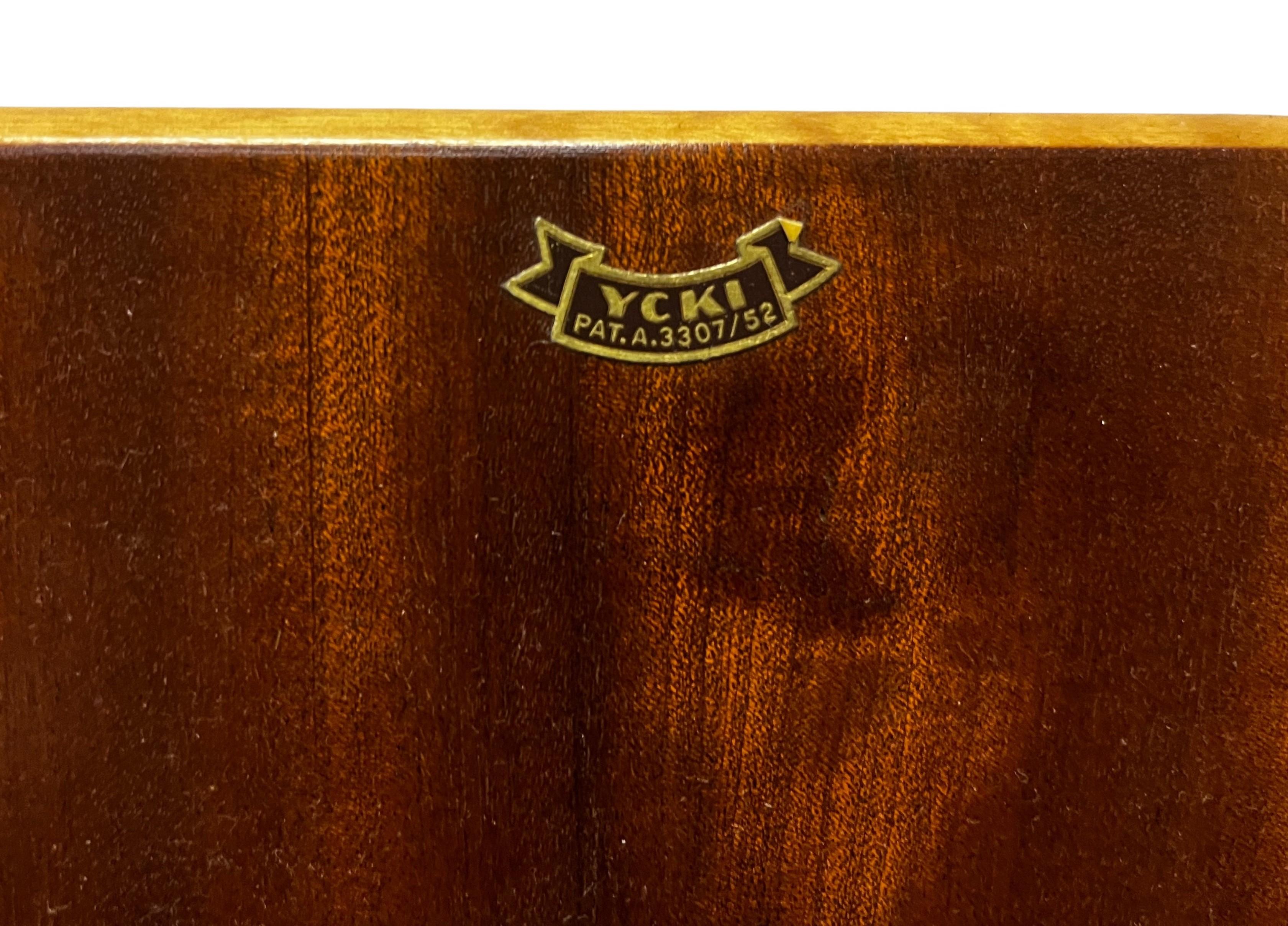 Colgador para abrigos, diseño sueco, madera de teca, YCKI Suecia, años 60 Sueco en venta