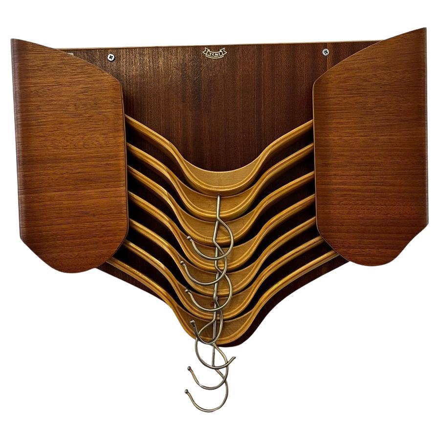 Colgador para abrigos, diseño sueco, madera de teca, YCKI Suecia, años 60 en venta