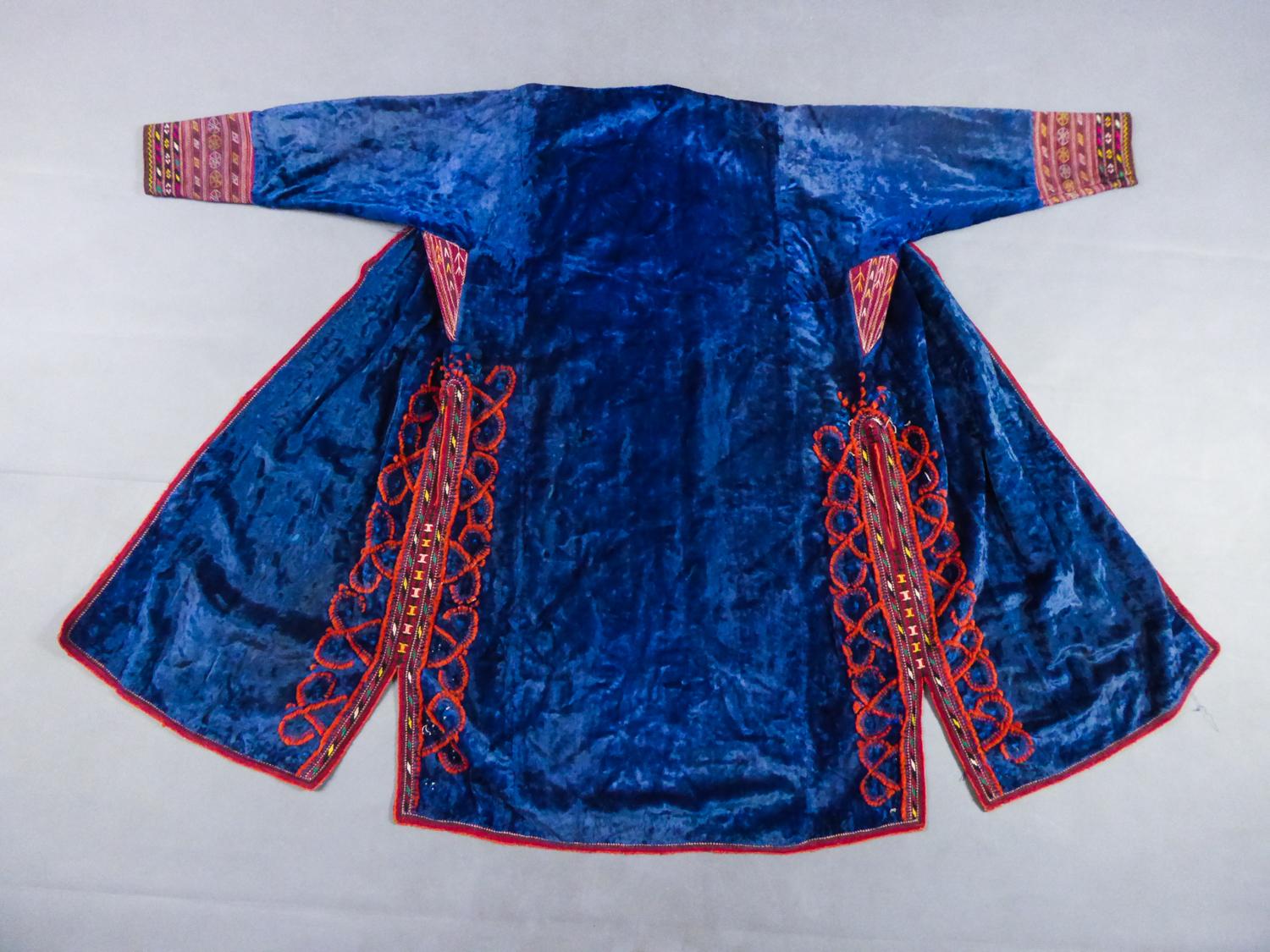 Abrigo de terciopelo azul bordado con lana - Turkmenistán Circa 1950/1970 en Bueno Estado en Toulon, FR