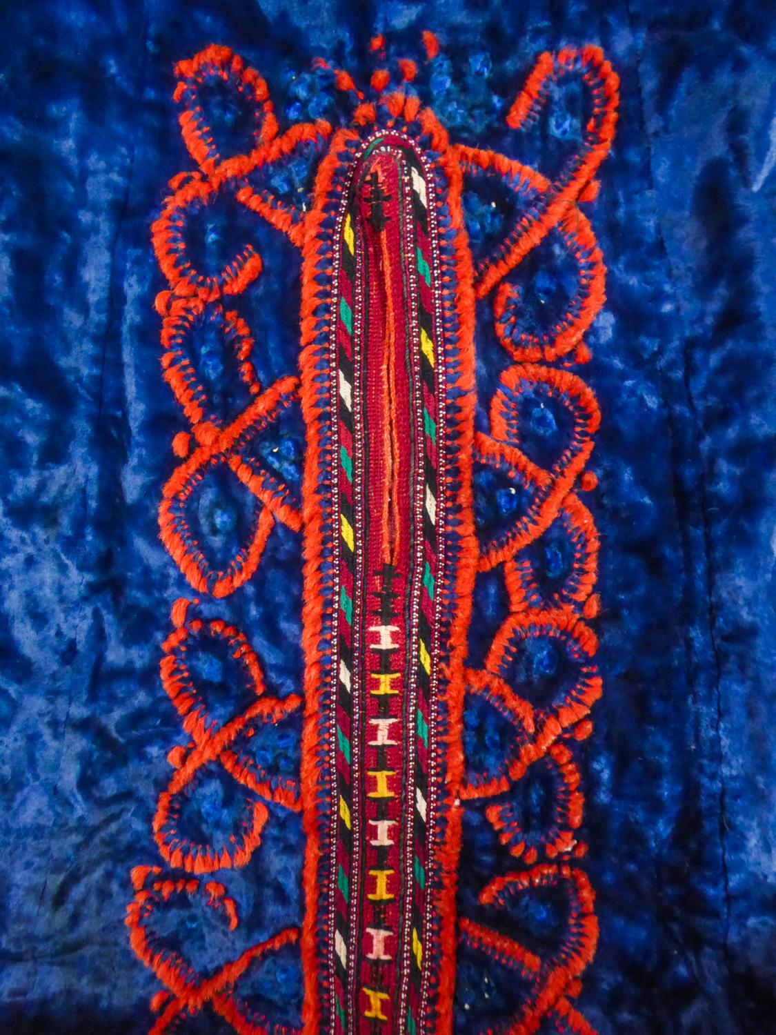 Femenino o masculino Abrigo de terciopelo azul bordado con lana - Turkmenistán Circa 1950/1970