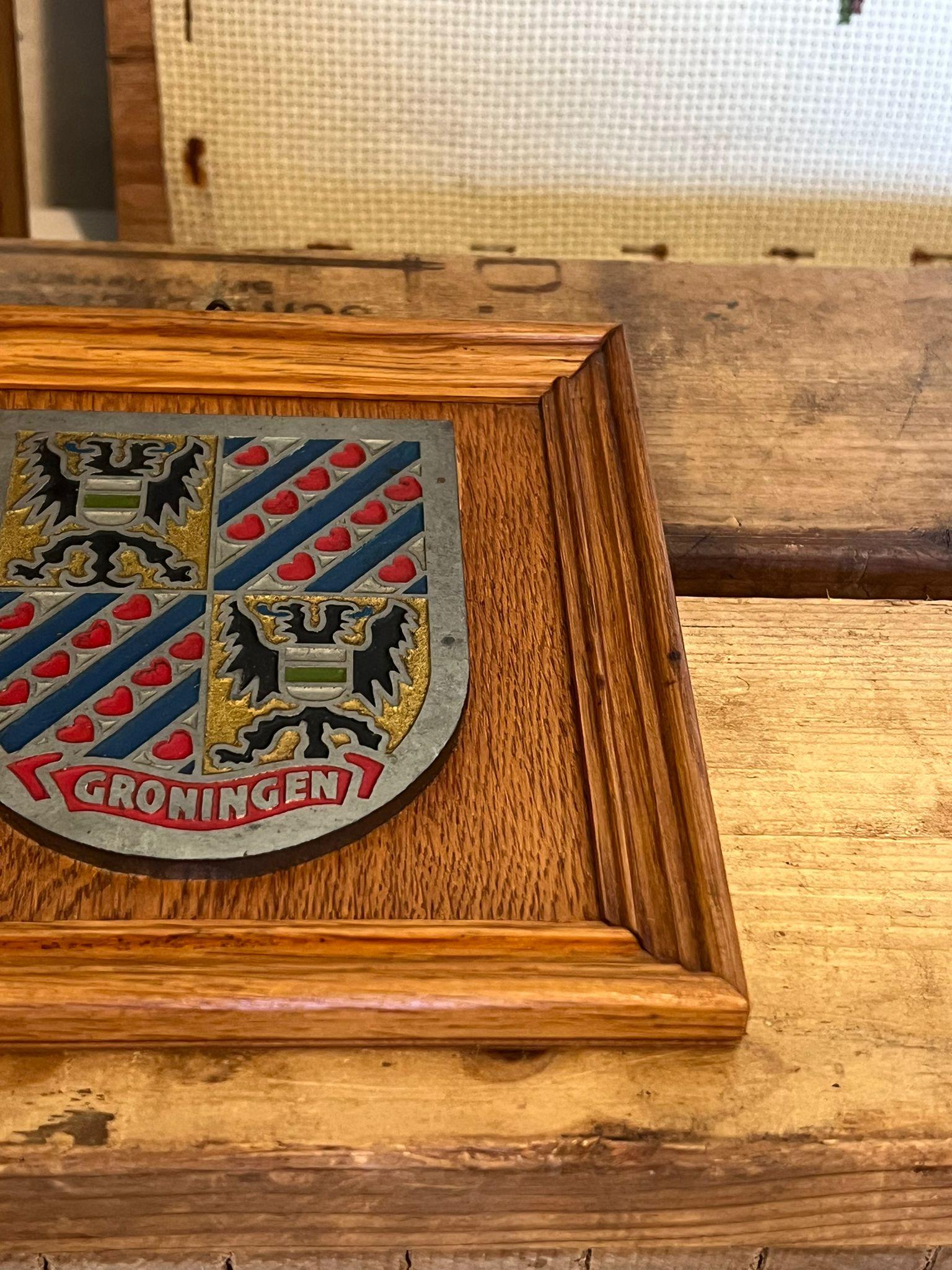 Stemma di Groninga Targa su cornice in legno. In condizioni buone in vendita a Seattle, WA