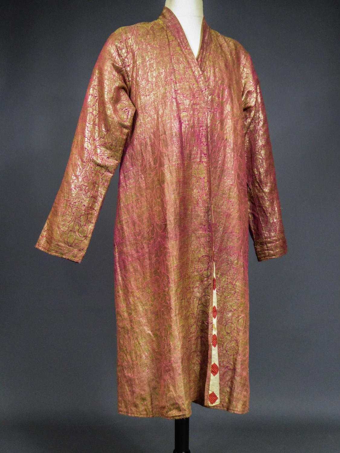 Coat or Banyan in Gold Lamé and Russian Cotton Print - Uzbekistan Circa 1920 7