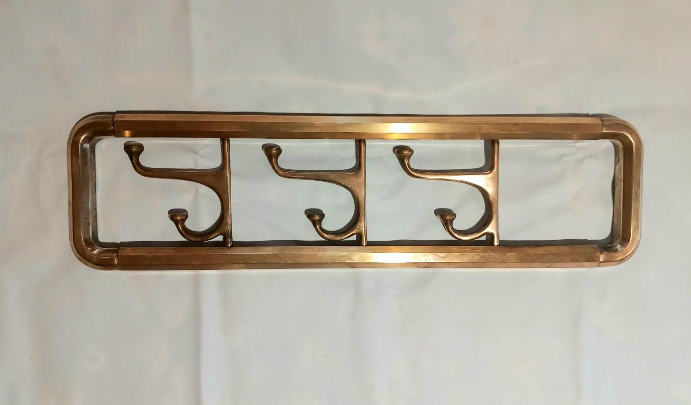 Coat Rack Art Deco Brass or Bronze with Three Folding Hooks, Austria, 1930s In Excellent Condition In Mombuey, Zamora