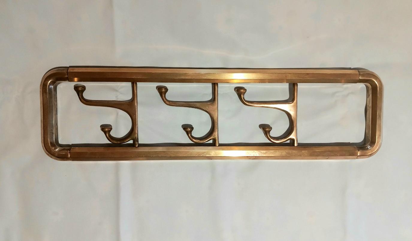 Coat Rack Art Deco Brass or Bronze with Three Folding Hooks, Austria, 1930s In Excellent Condition In Mombuey, Zamora