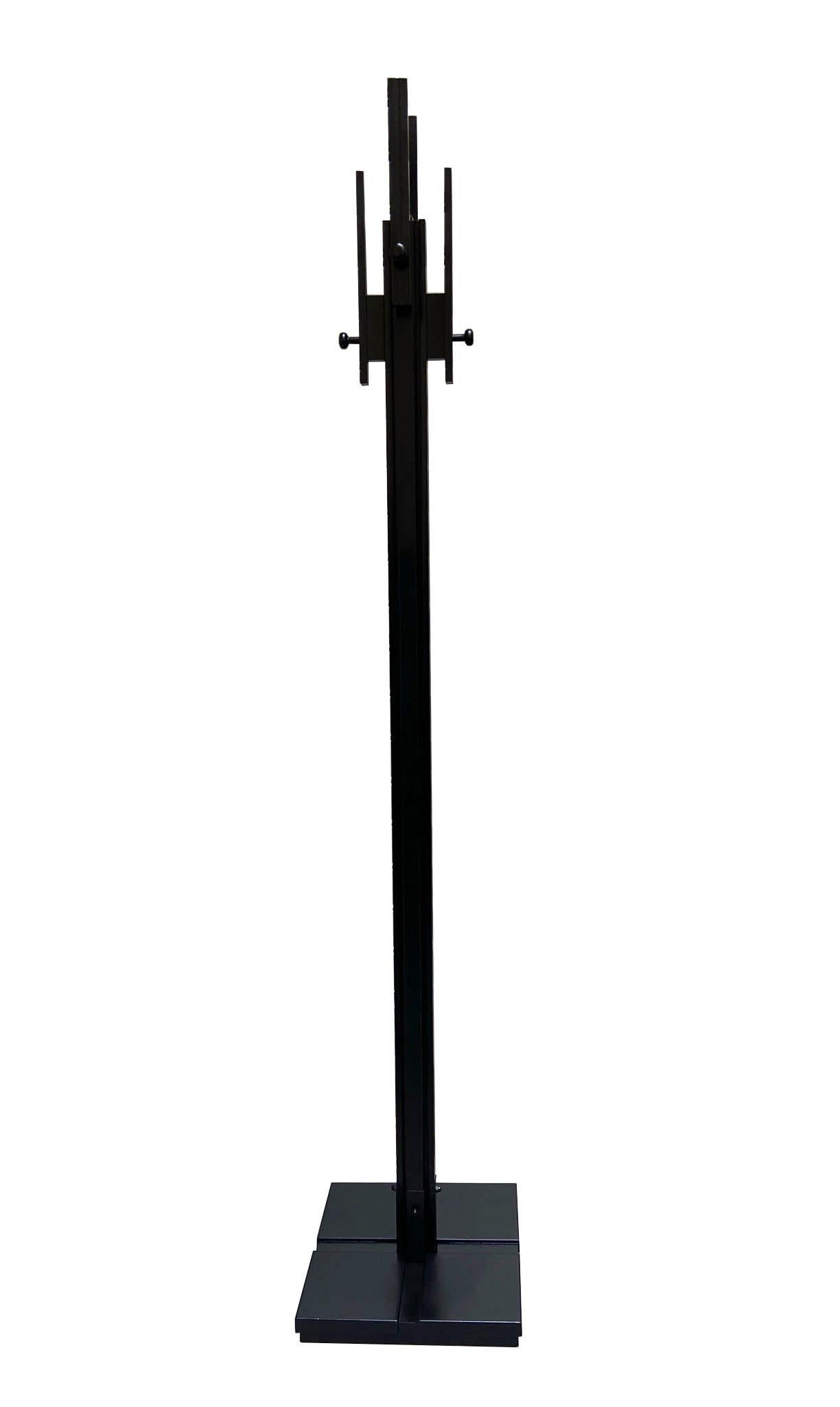 Italian black steel coat rack by Carlo de Carli for Fiarm, 1960

Perfect condition.