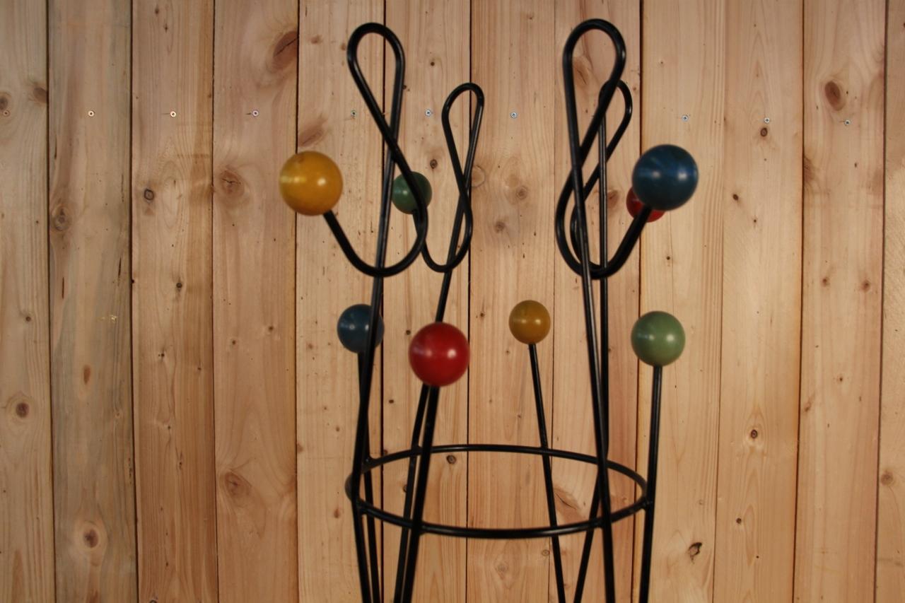 Coat rack by roger ferraud, from the 50s, 60s original model, some wear on the paint on the feet, otherwise very good condition.