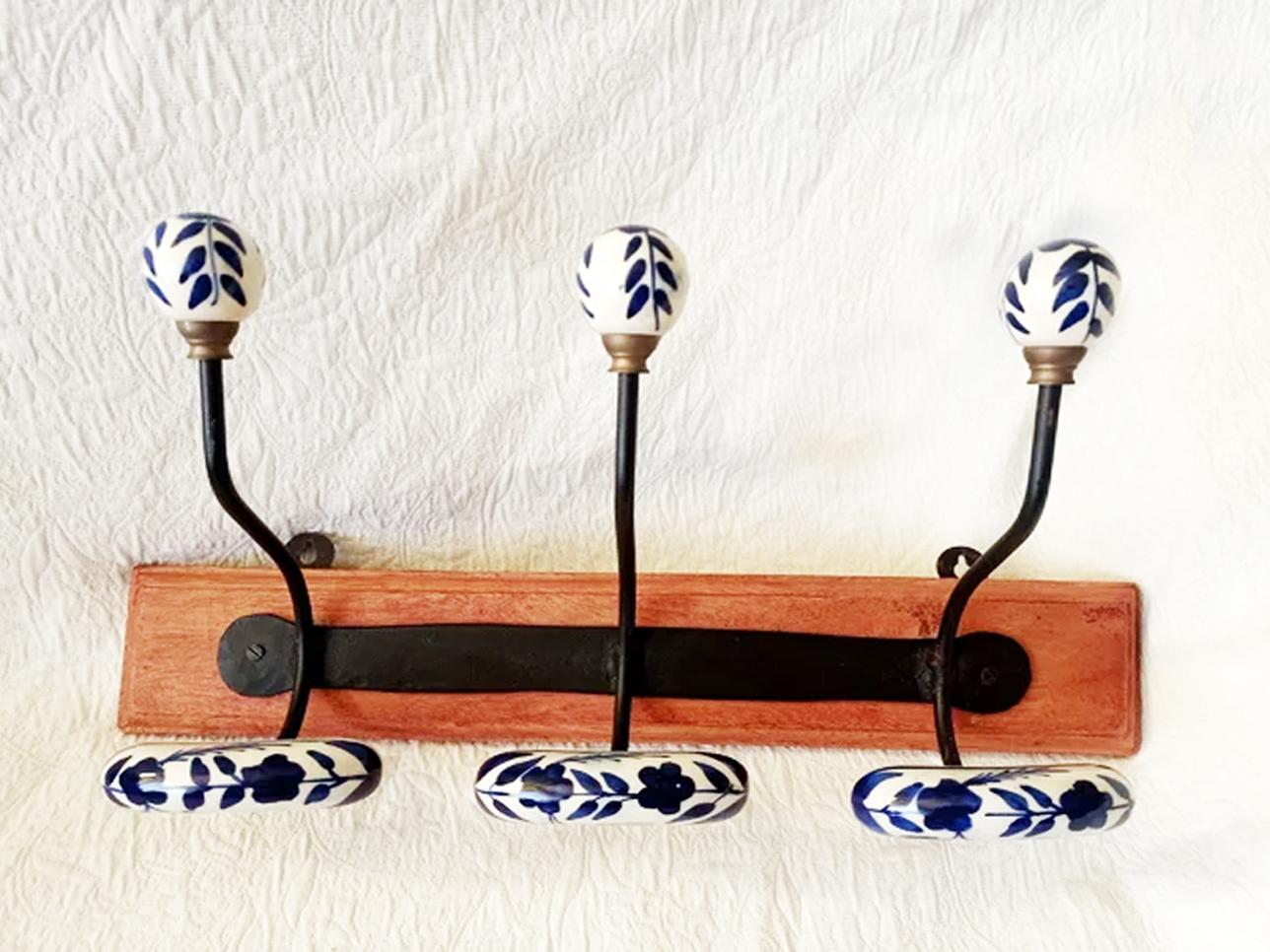 Spagnolo Appendiabiti per cappotti e cappelli  Stand con gioco a scacchiera, Spagna Inizio XX secolo in vendita