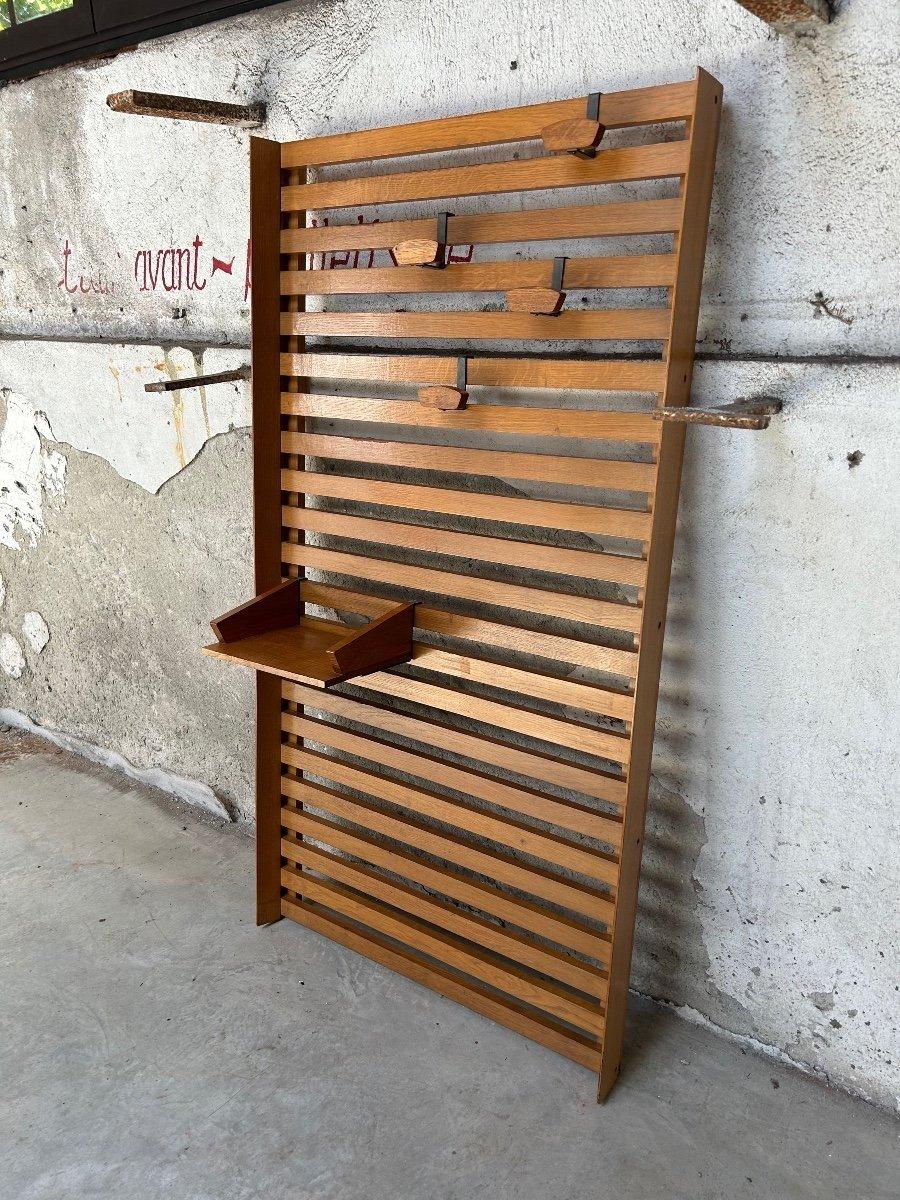 Georges Frydman 
Wall coat rack circa 1955 
Solid oak and steel 4 hooks and 1 adjustable and removable shelf 
Height: 170 Width: 88 cm 
Attributed to Charlotte Perriand & Le Corbusier