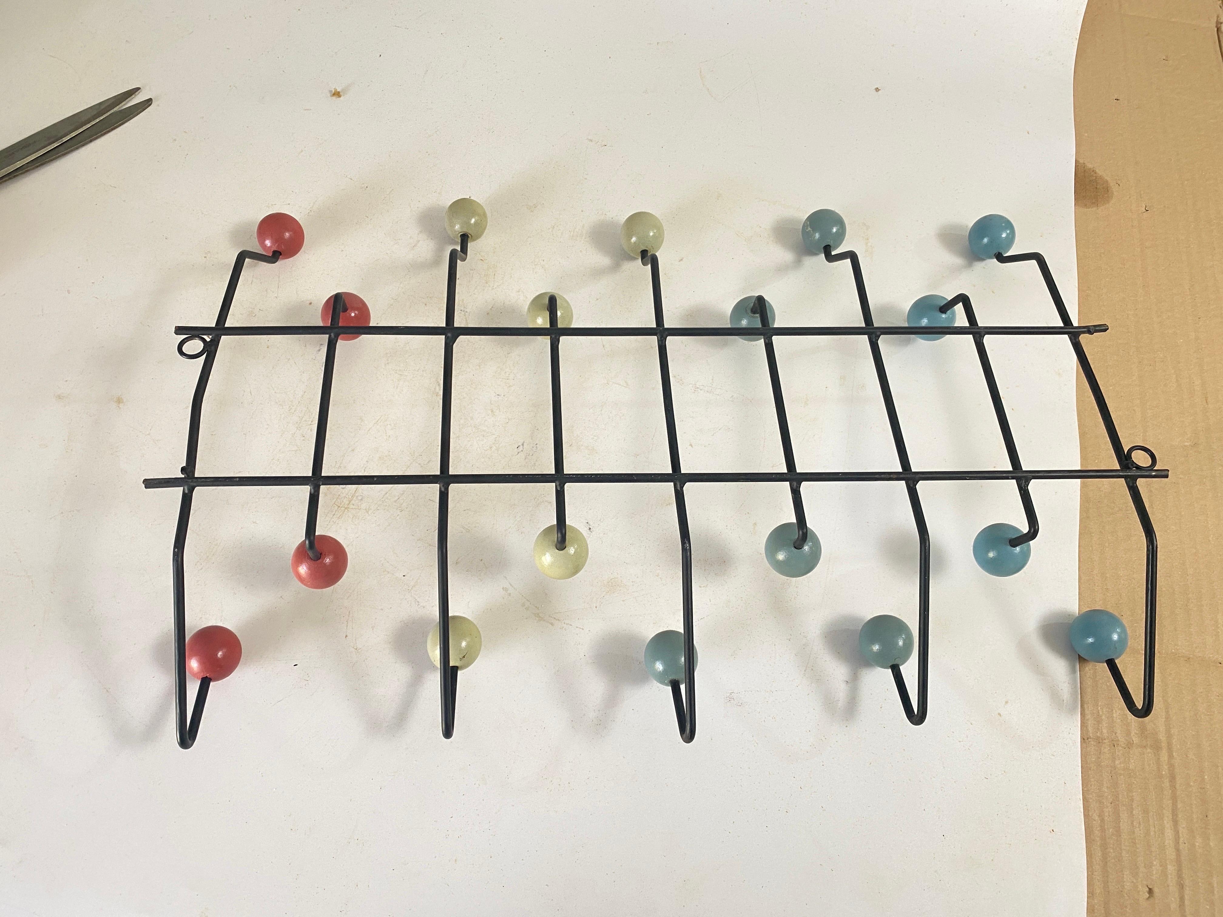Late 20th Century Coat Rack in black painted Metal, with blue and Red Wood Bowls, USA 1970 For Sale