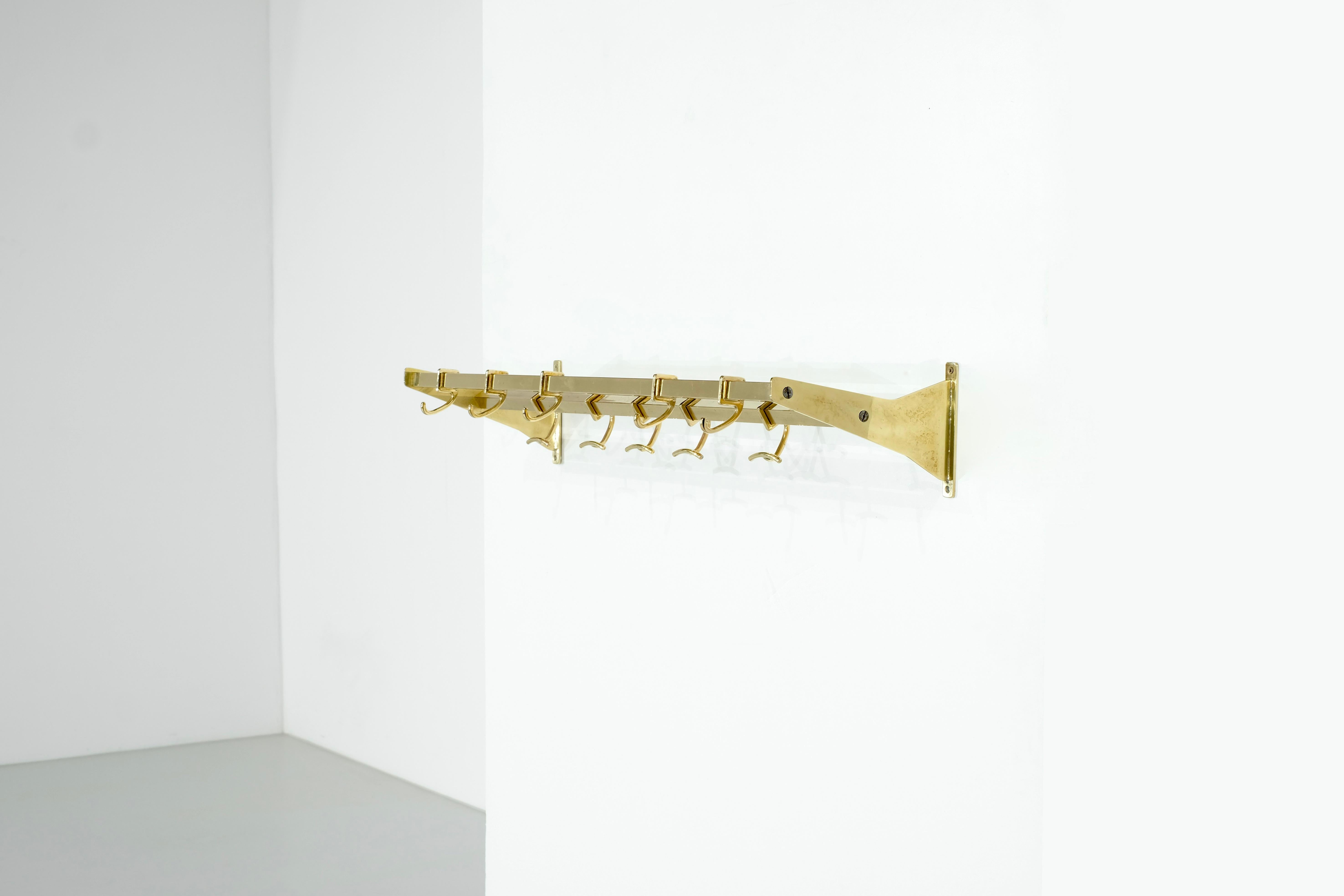 Coat Rack in complete Brass, Italy 1950s. In Good Condition In Lot/Drogenbos, BE