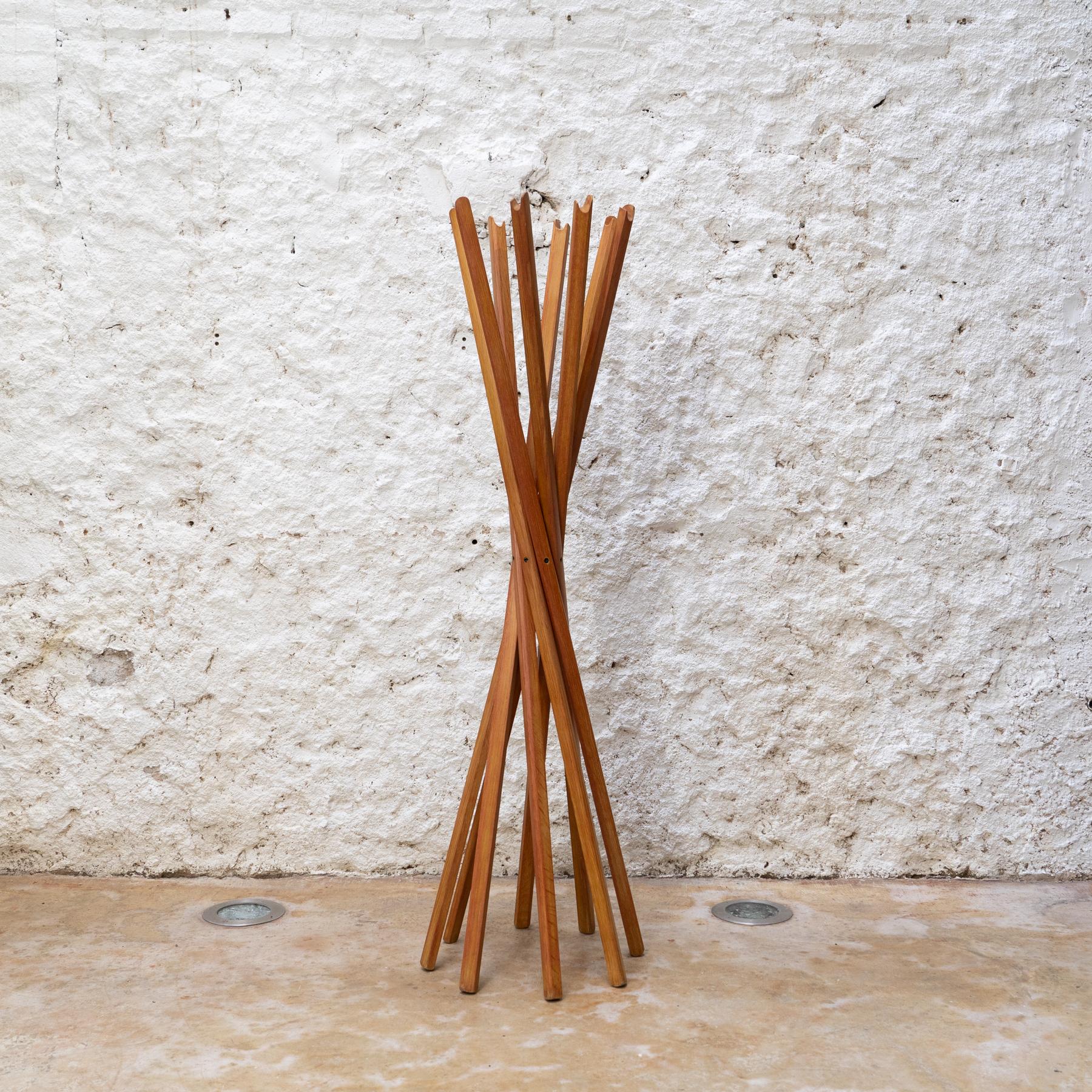 Coat Rack Model “Sciangai” by De Pas, D’Urbino, Lomazzi for Zanotta, Circa 1980

Model: Sciangai

Designers: Jonathan De Pas, Donato D’Urbino, Paolo Lomazzi

Manufacturer: Zanotta

Year of Manufacture: Circa 1980

Condition: Original condition with