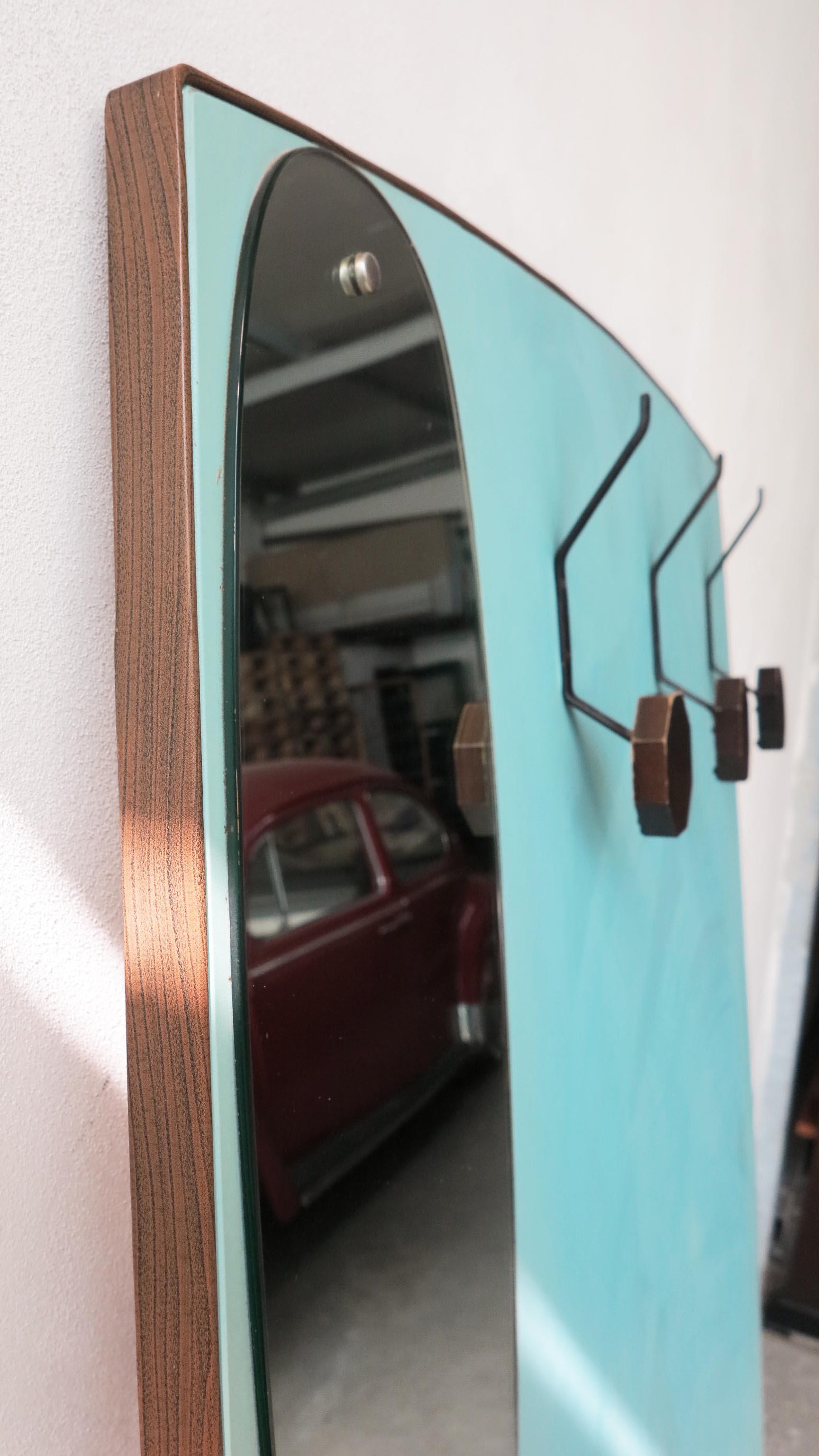 Coat Rack with Mirror and Persian Motif on Original Eco-Friendly Leather, 1950s im Zustand „Gut“ in Fregene, IT