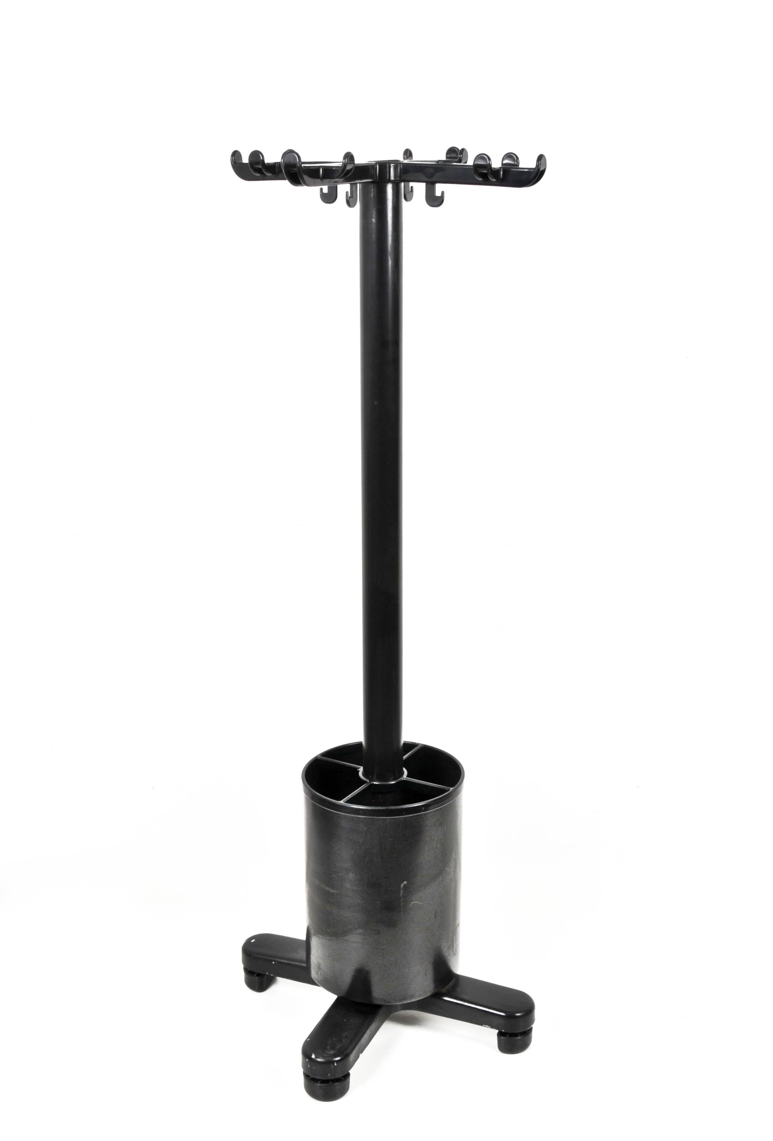 Garderobenständer / schwarzer Schirmständer, entworfen von Ettore Sottsass Olivetti Synthesis 45 series, 1972.Garderobenständer / schwarzer Schirmständer, entworfen von Ettore Sottsass Olivetti Synthesis 45 series, 1972.