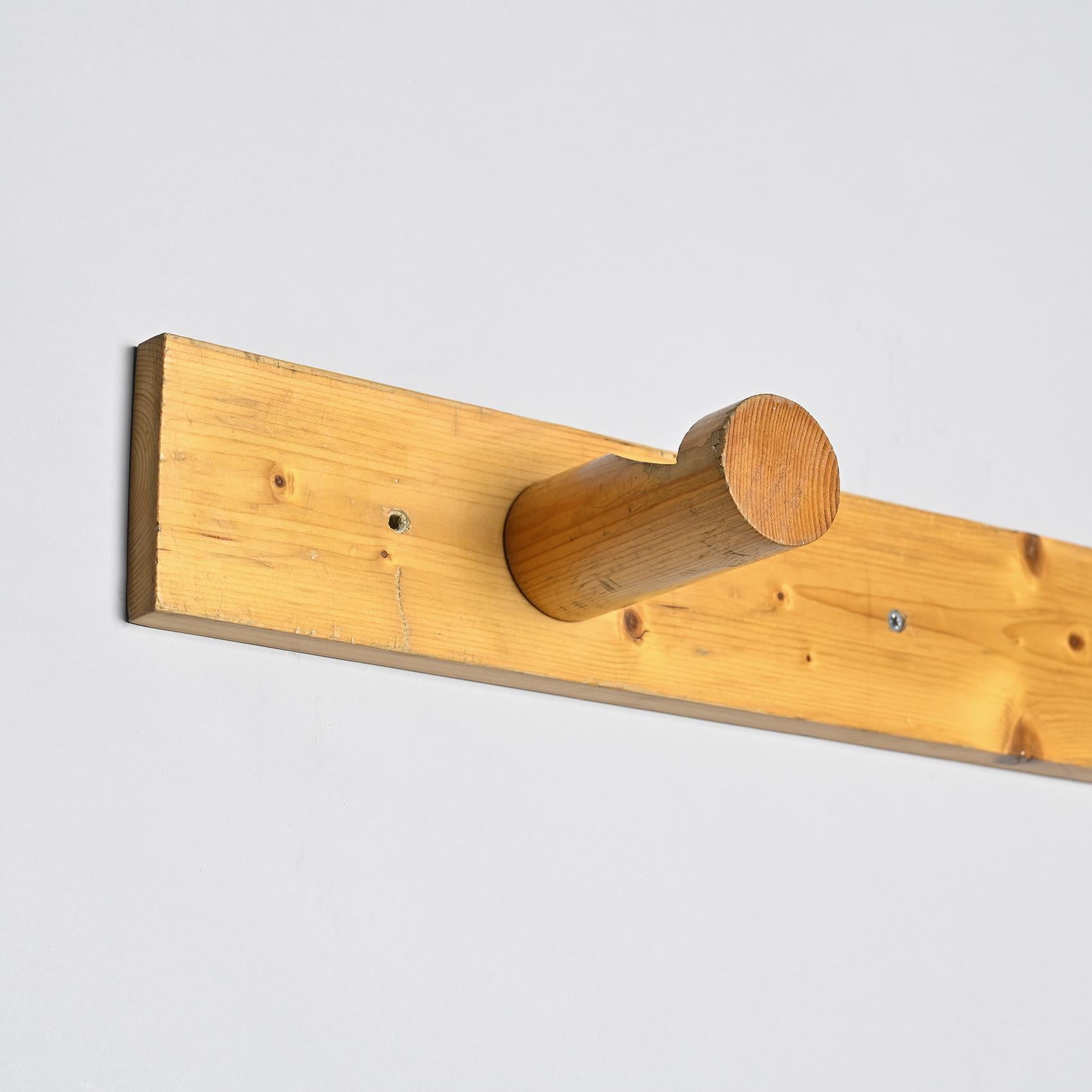 Coat racks by Charlotte Perriand, Les Arcs circa 1975 In Good Condition For Sale In VILLEURBANNE, FR