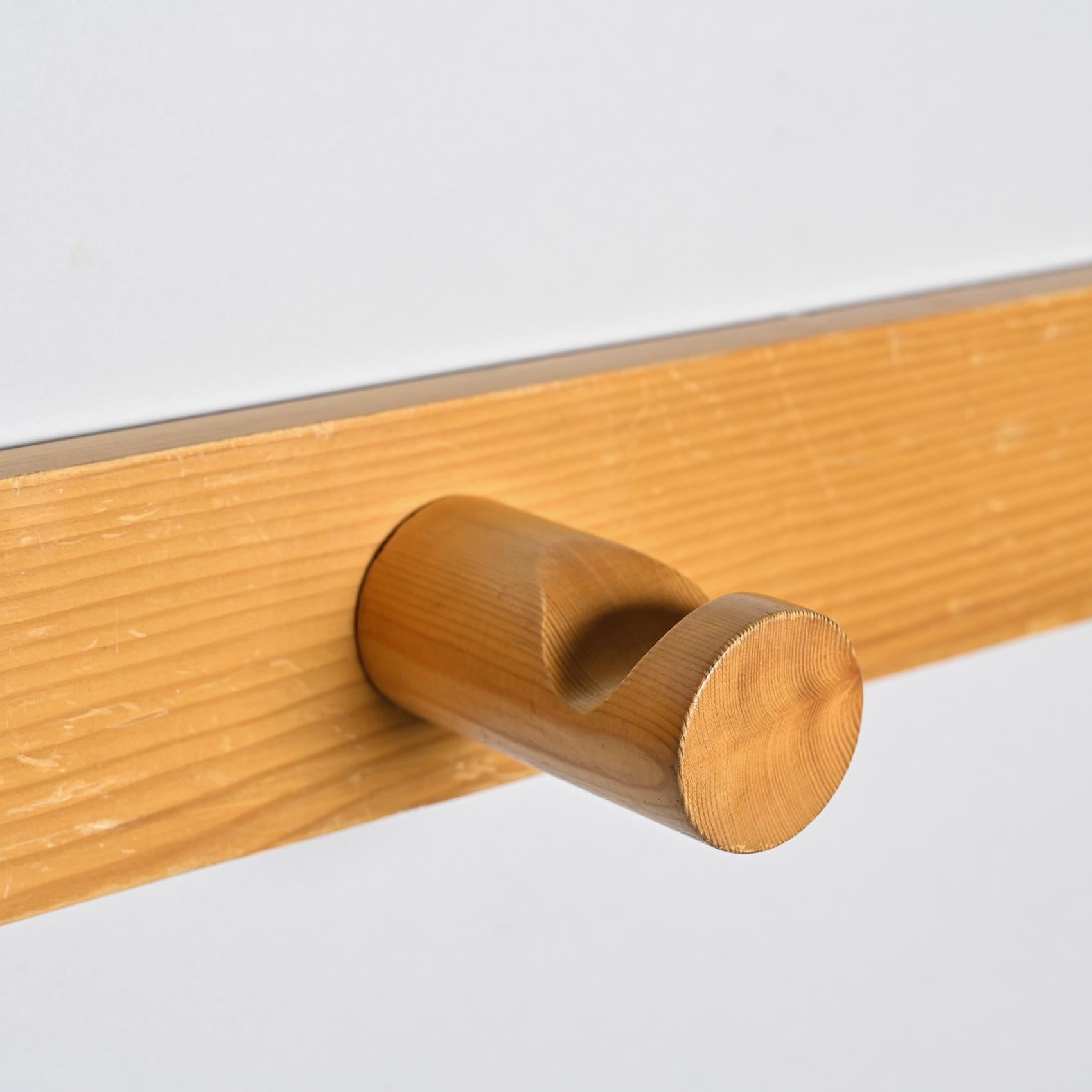 Coat racks by Charlotte Perriand, Les Arcs circa 1975, Set of 2 In Good Condition For Sale In VILLEURBANNE, FR