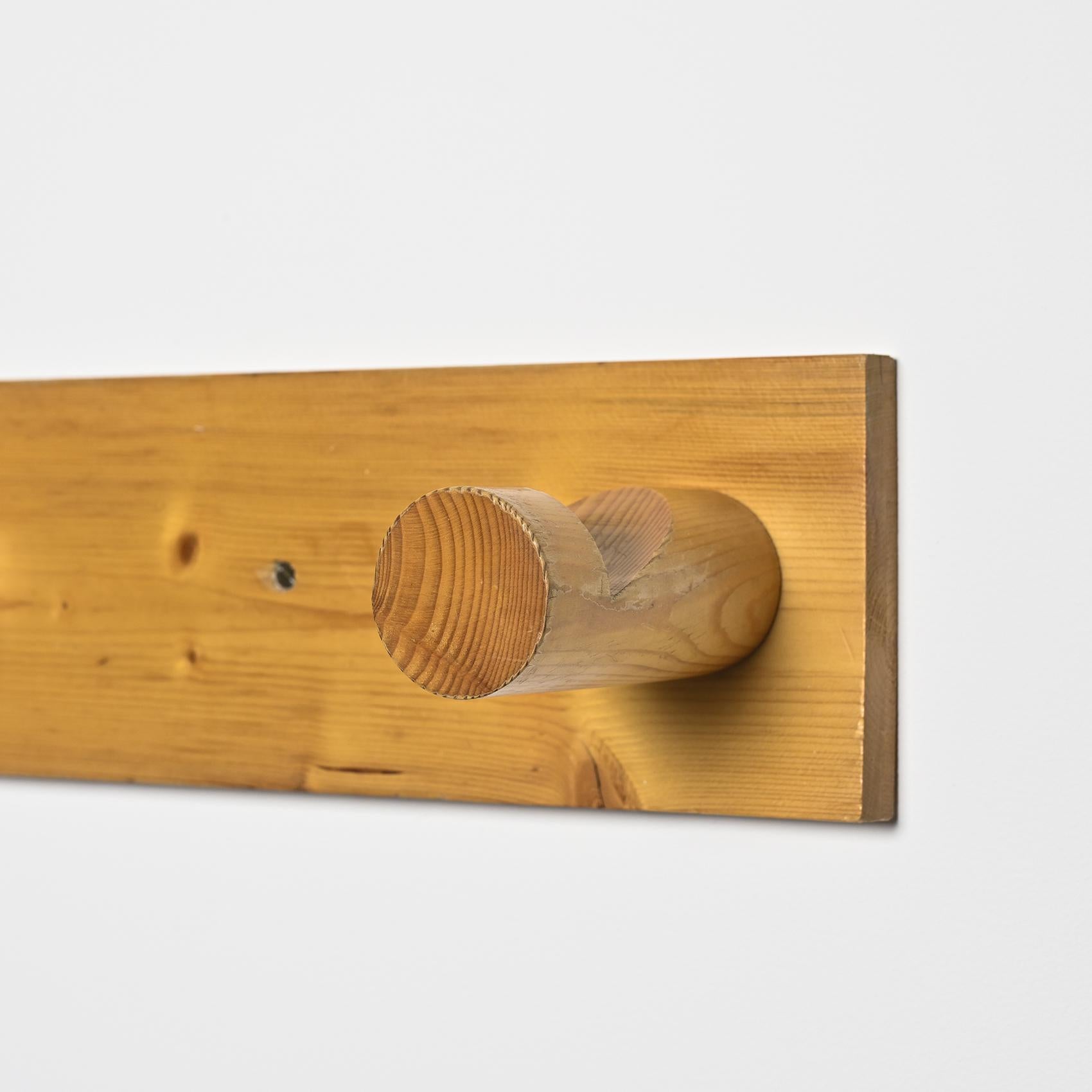 20th Century Coat racks by Charlotte Perriand, Les Arcs circa 1975, Set of 2 For Sale
