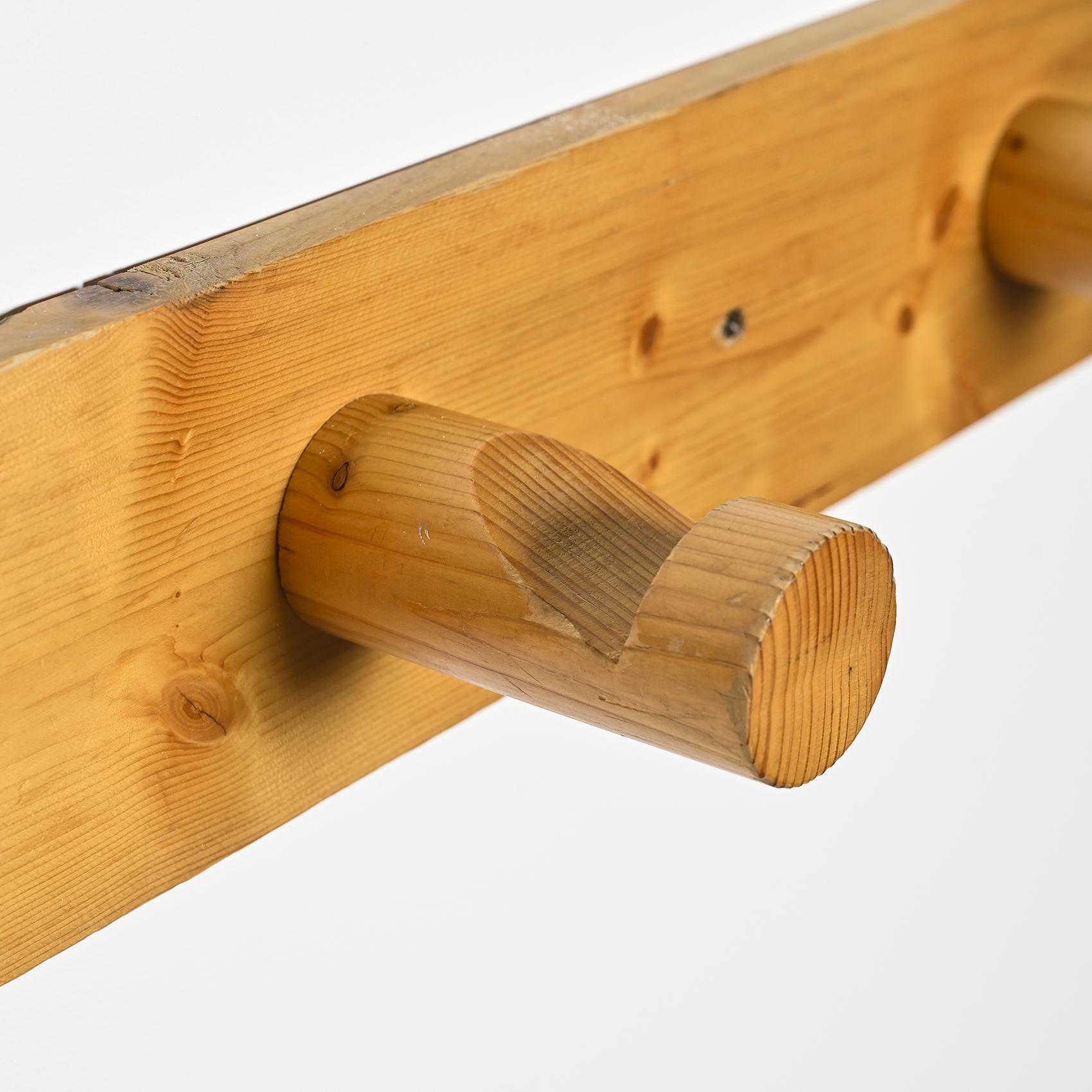 Pine Coat racks by Charlotte Perriand, Les Arcs circa 1975, Set of 2 For Sale