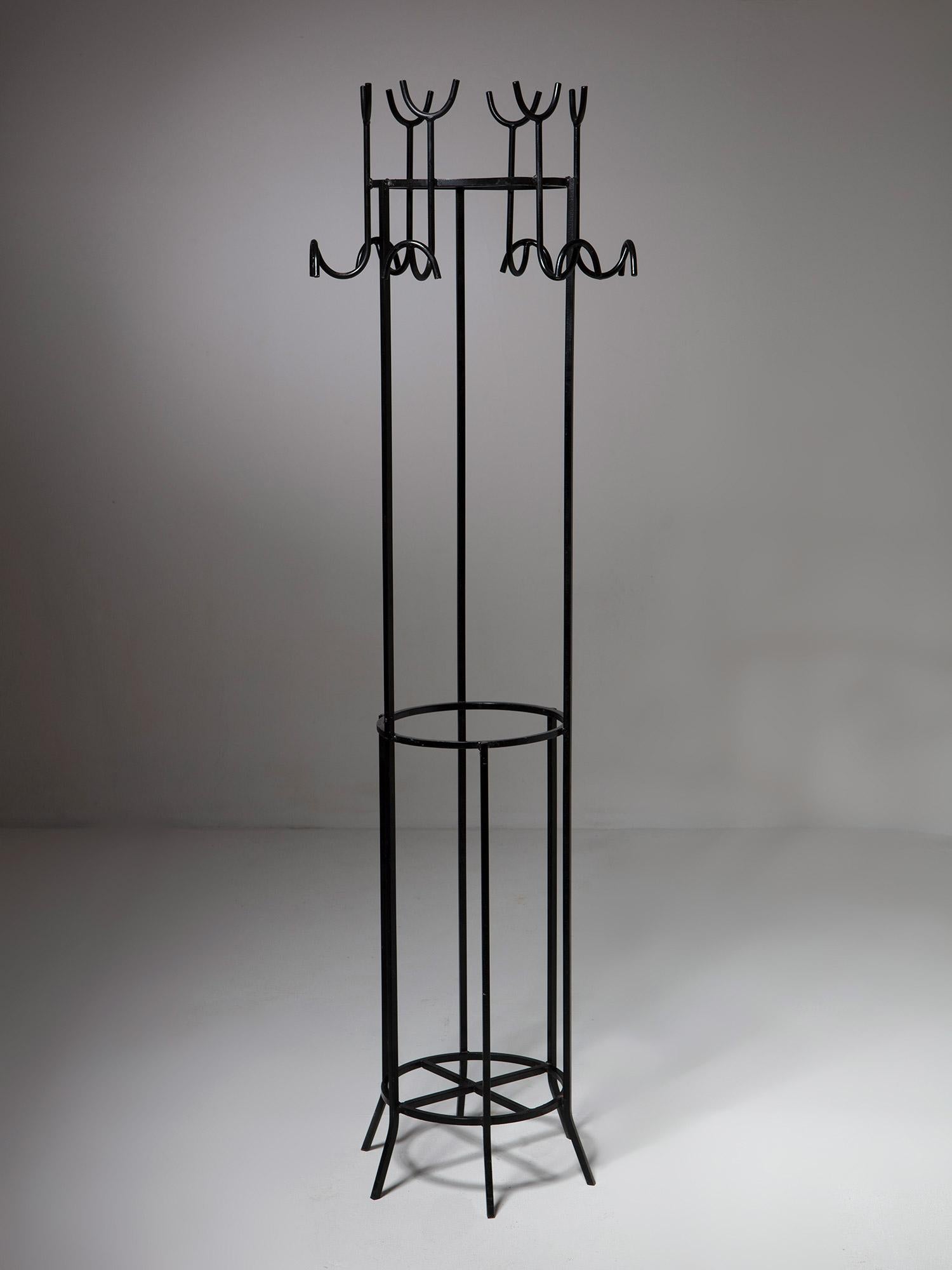 Sculptural coat stand by Franco Campo and Carlo Graffi for Home.
Black painted metal frame.