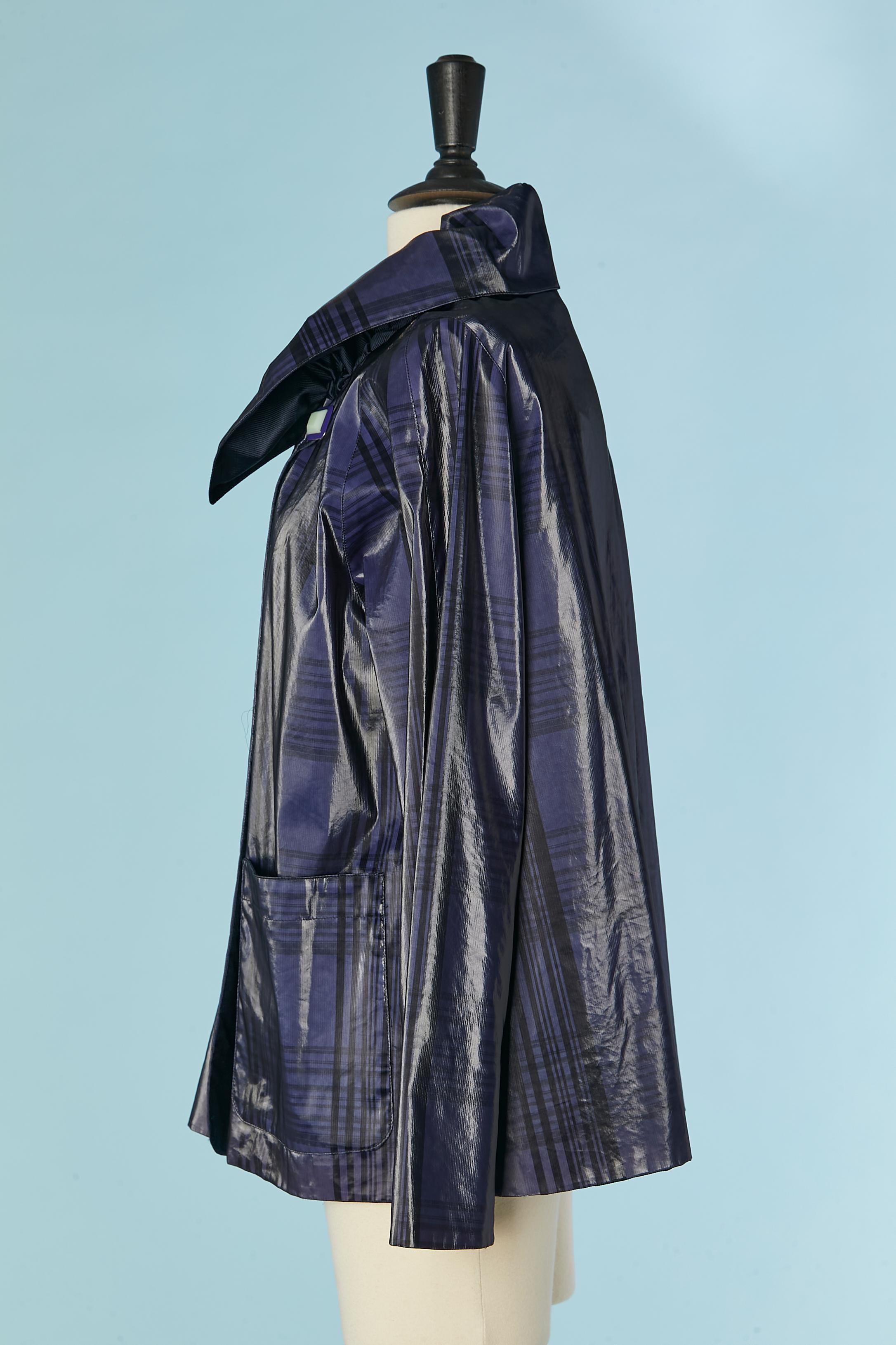 Veste imperméable enduite avec motif à carreaux Giorgio Armani Excellent état - En vente à Saint-Ouen-Sur-Seine, FR