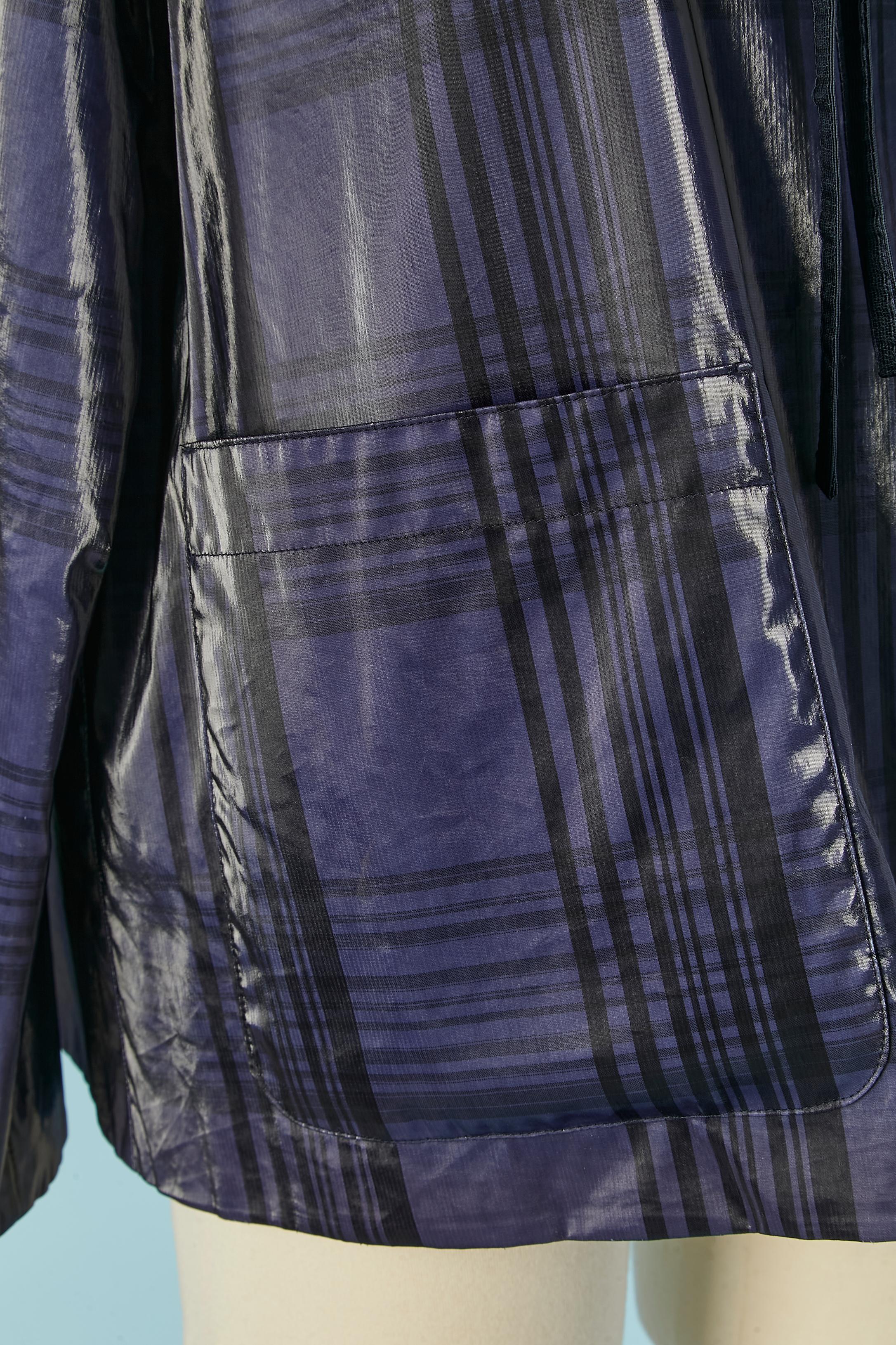 Veste imperméable enduite avec motif à carreaux Giorgio Armani en vente 2