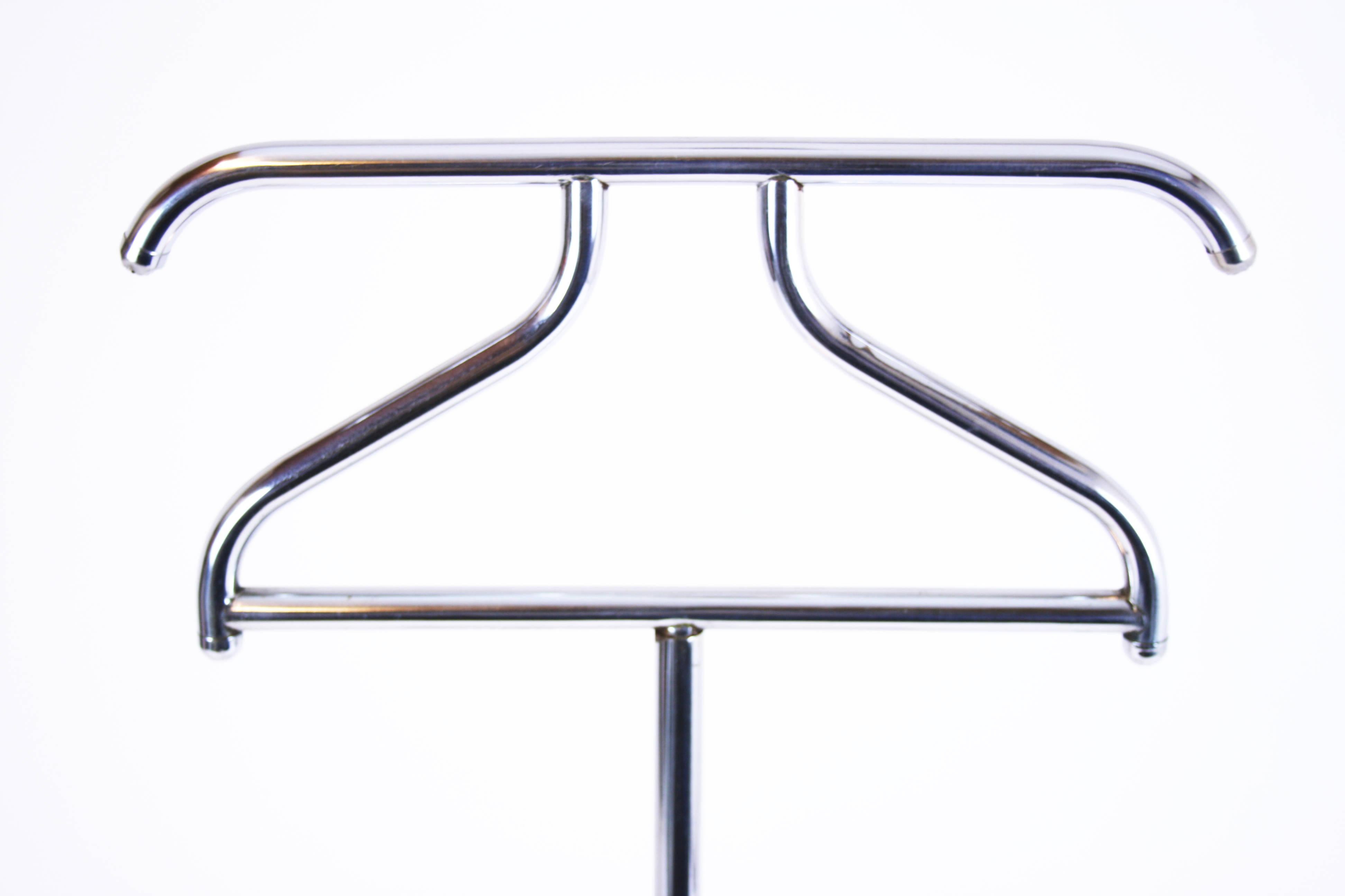 Coatrack in Bauhaus design Art Deco Czechoslovakia 1930s tube steel by manufacturer Jala. A very puristic styled piece showing the typical design features of this period. An interesting characterful object worth to be observed from every viewing