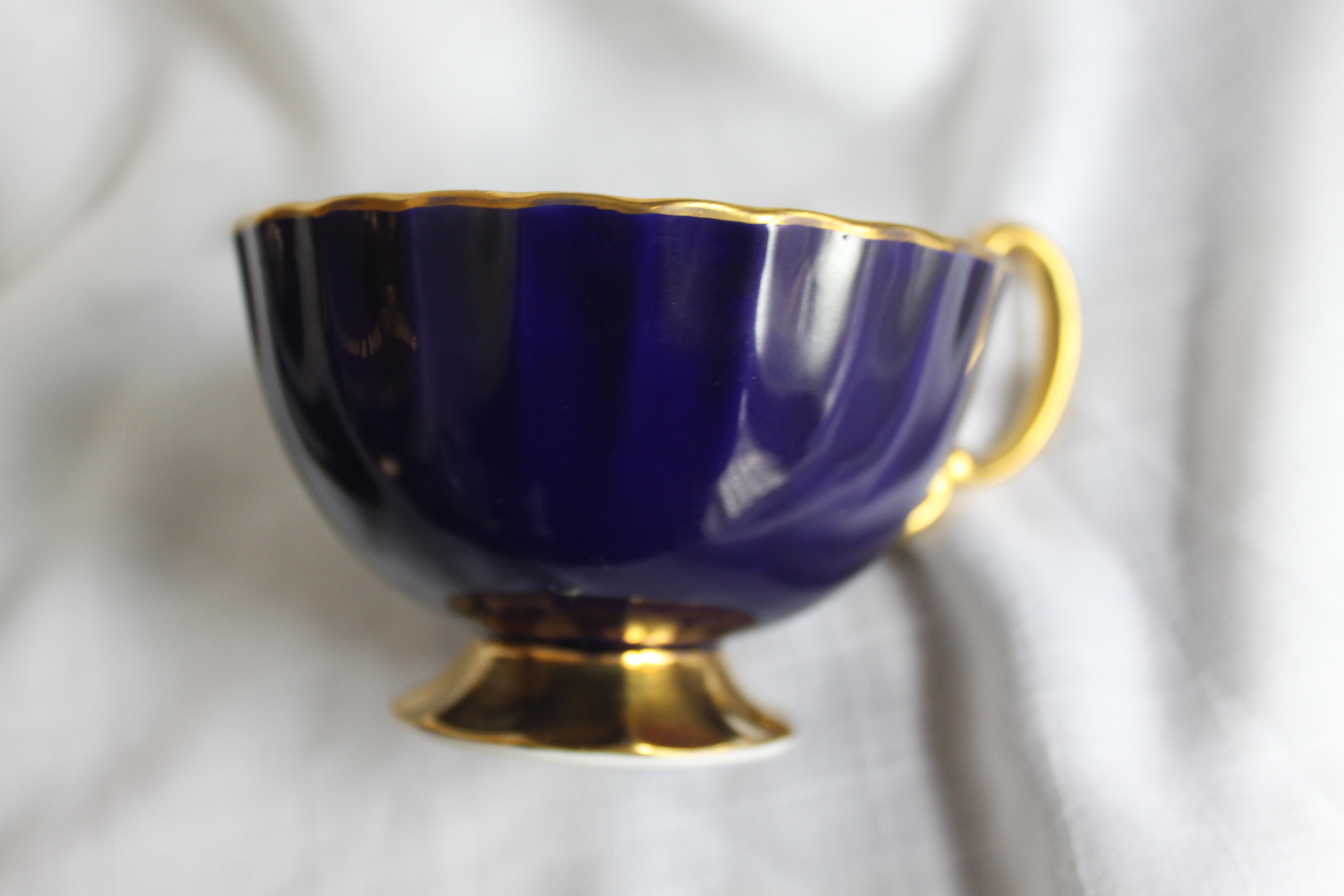 Cobalt Aynsley English Bone China Hand Painted Butterfly Tea Cup and Saucer Set In Good Condition In Hamilton, Ontario